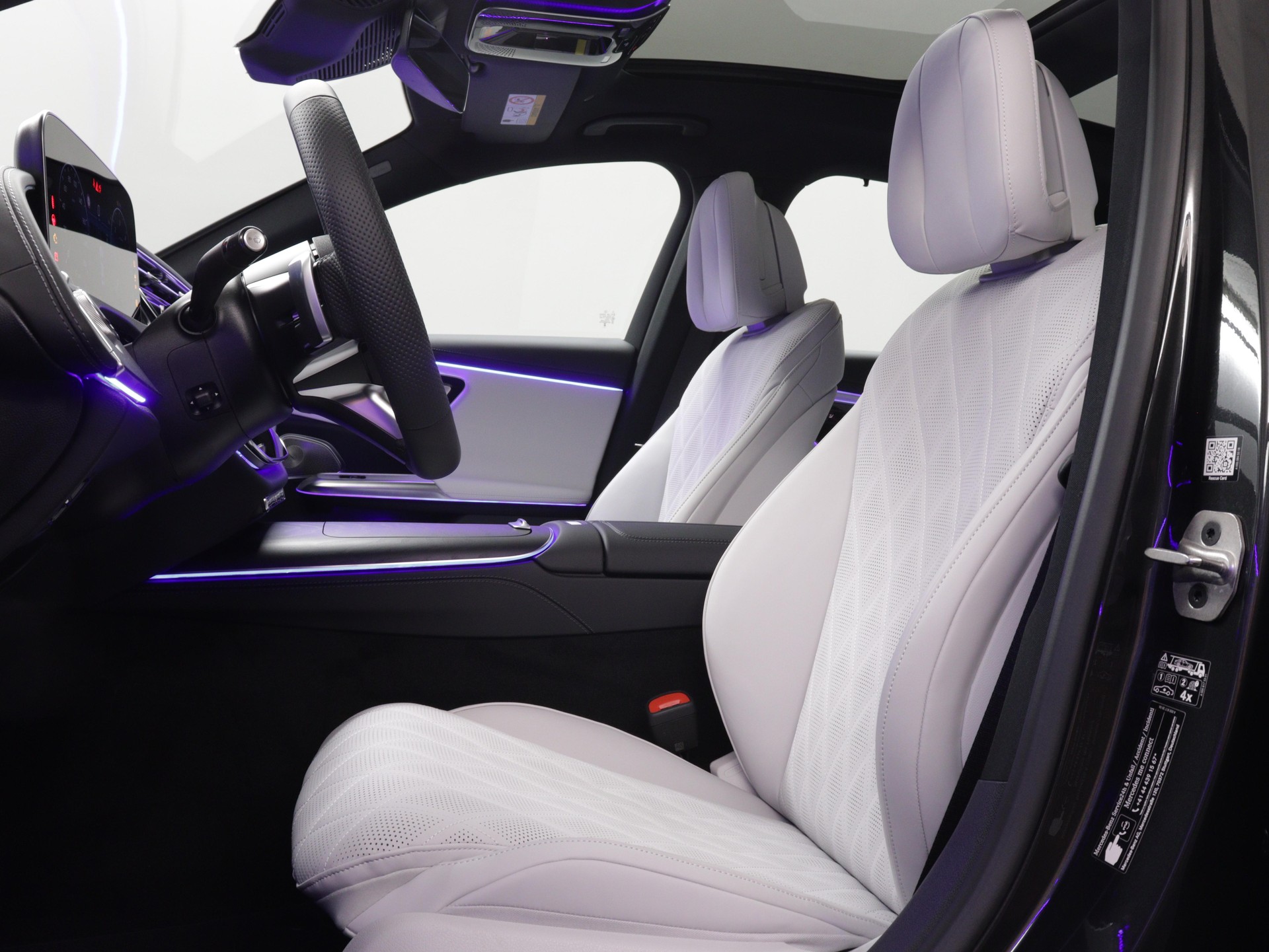 MERCEDES-BENZ E 220 d AMG Line 4matic-image-8