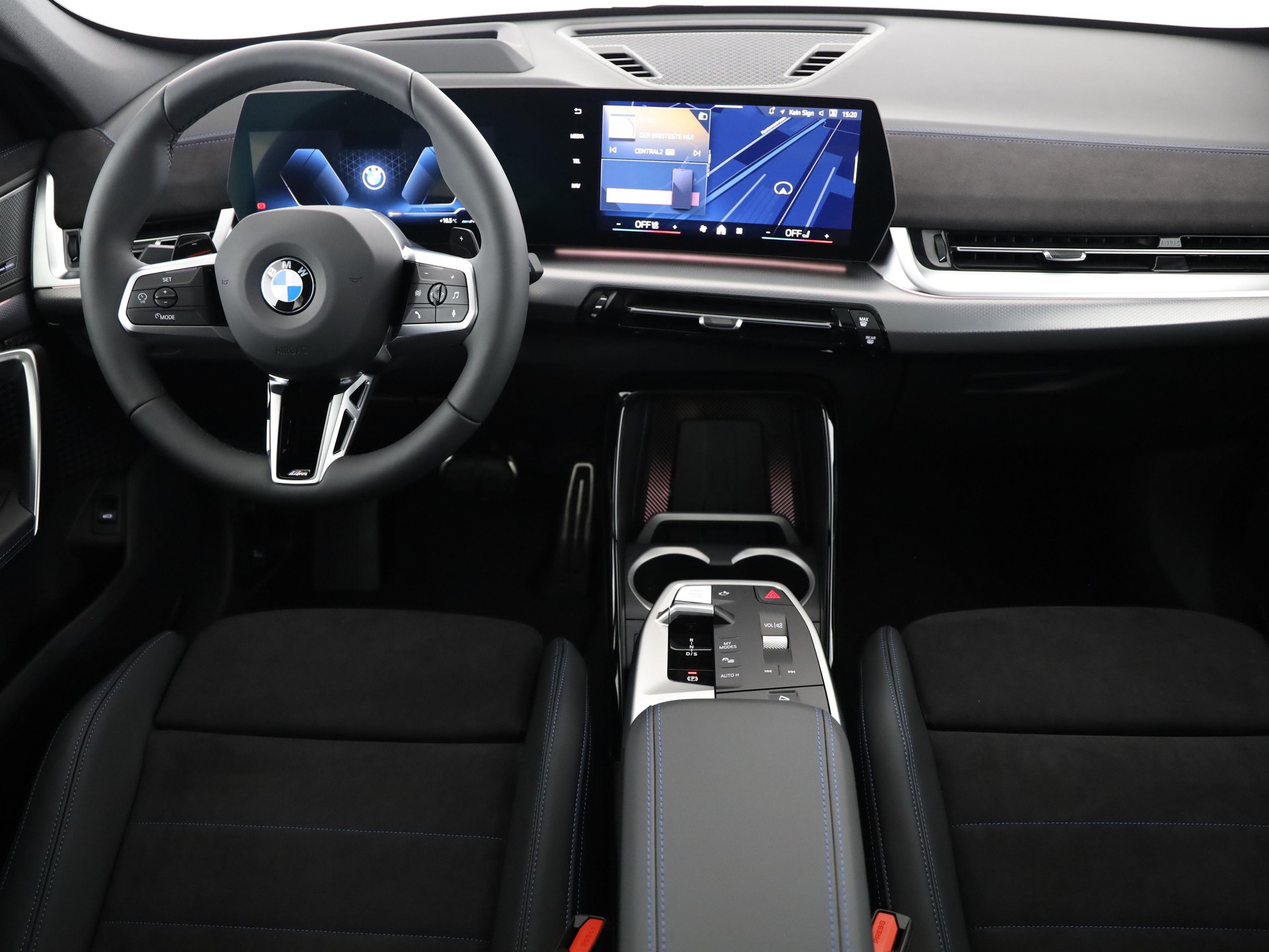 BMW X1 23i xDrive-image-4