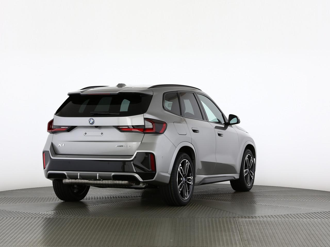 BMW X1 30e xDrive paddles-showroom-element-1