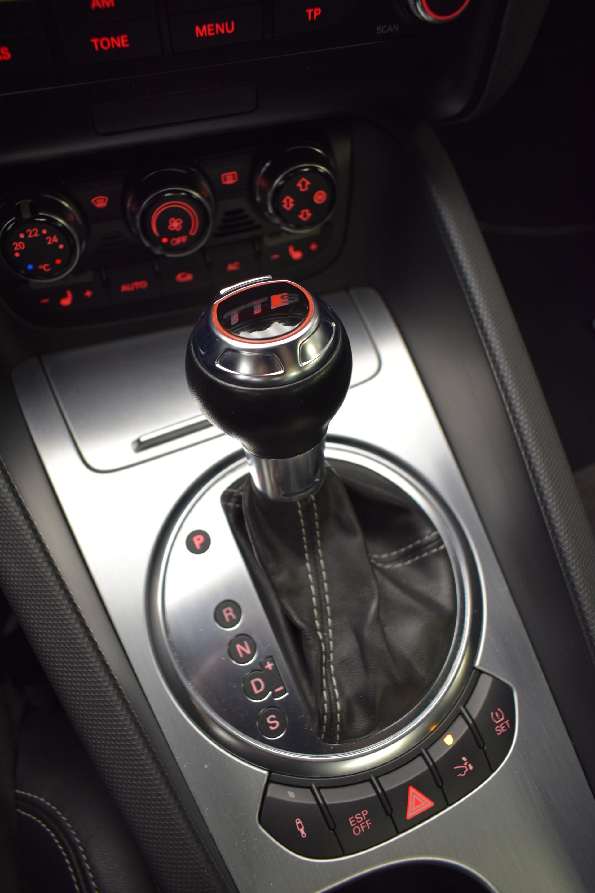 AUDI TTS Coupé 2.0 TFSI quattro S-tronic-image-21