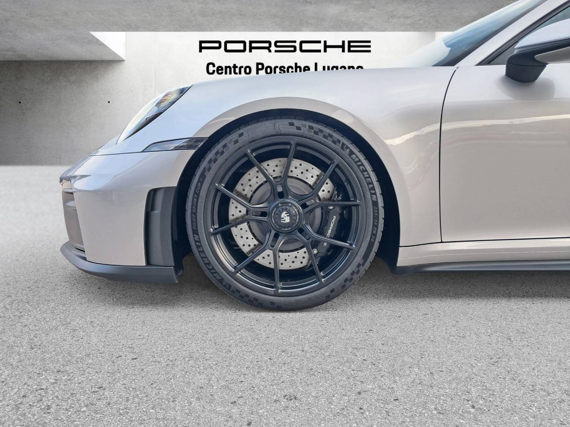 PORSCHE 911 GT3 con pacchetto Touring-image-11
