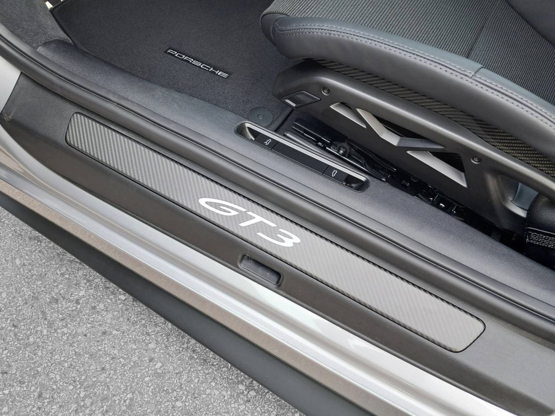 PORSCHE 911 GT3 con pacchetto Touring-image-24