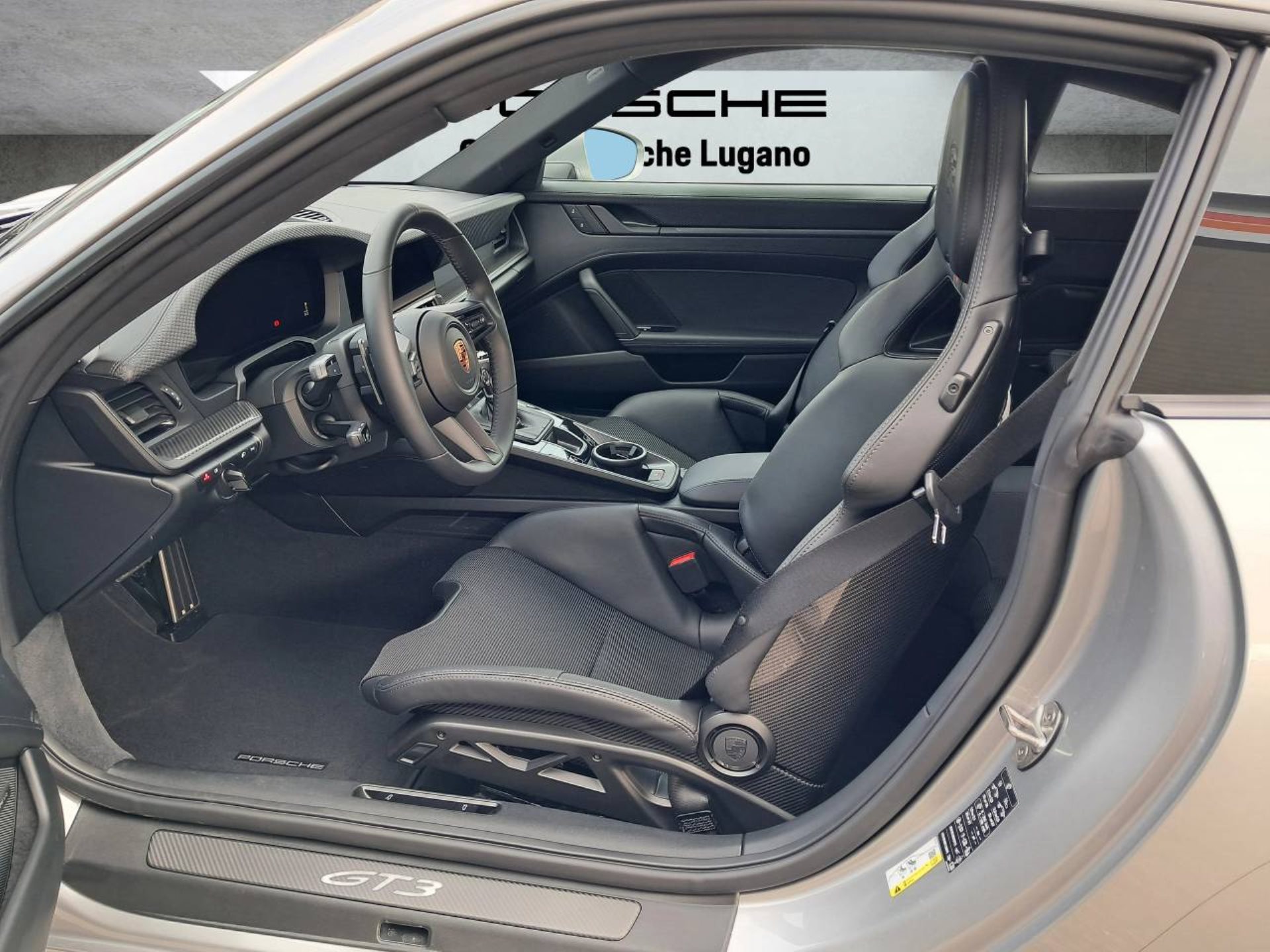 PORSCHE 911 GT3 con pacchetto Touring-image-3