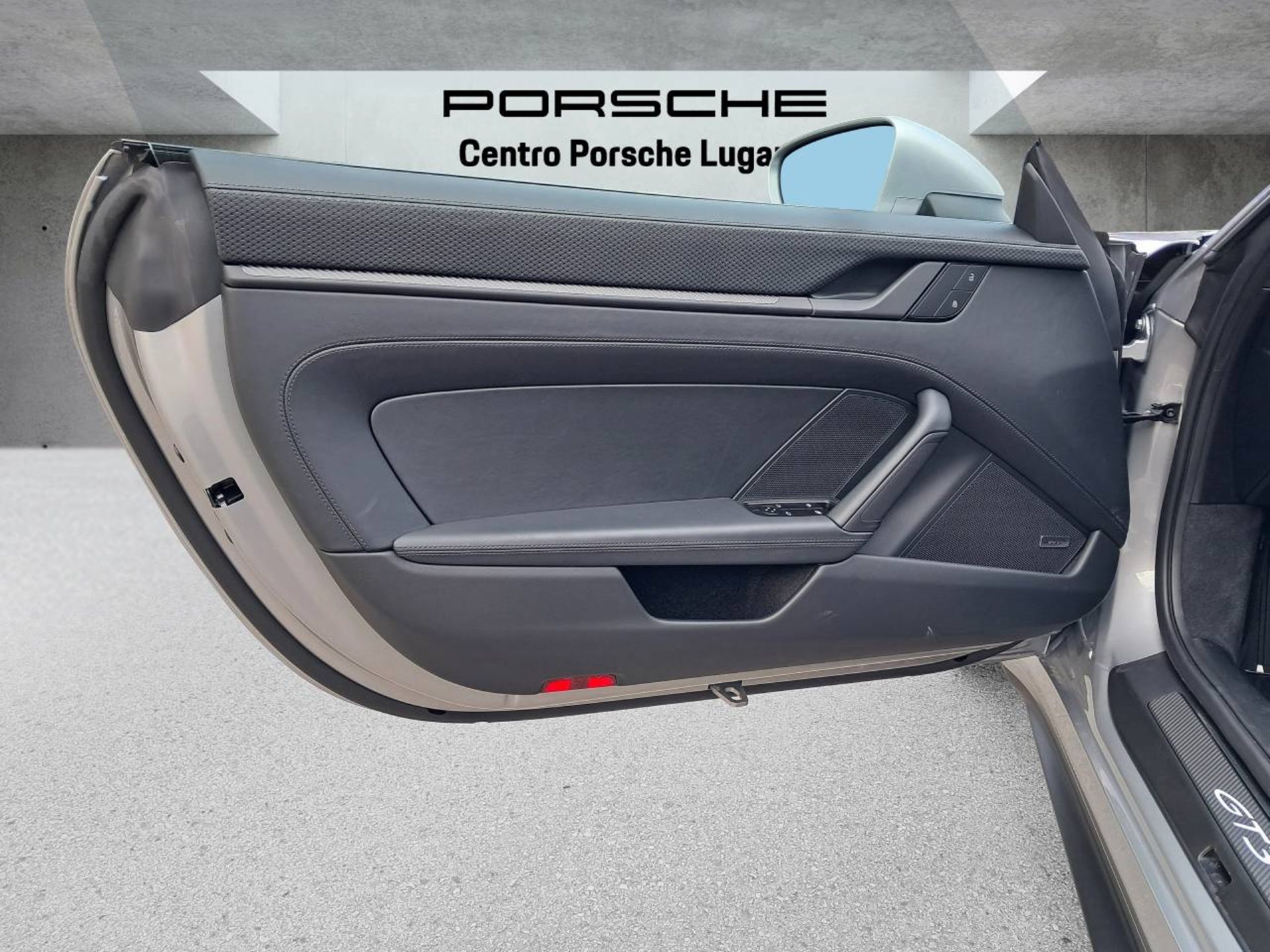 PORSCHE 911 GT3 con pacchetto Touring-image-22