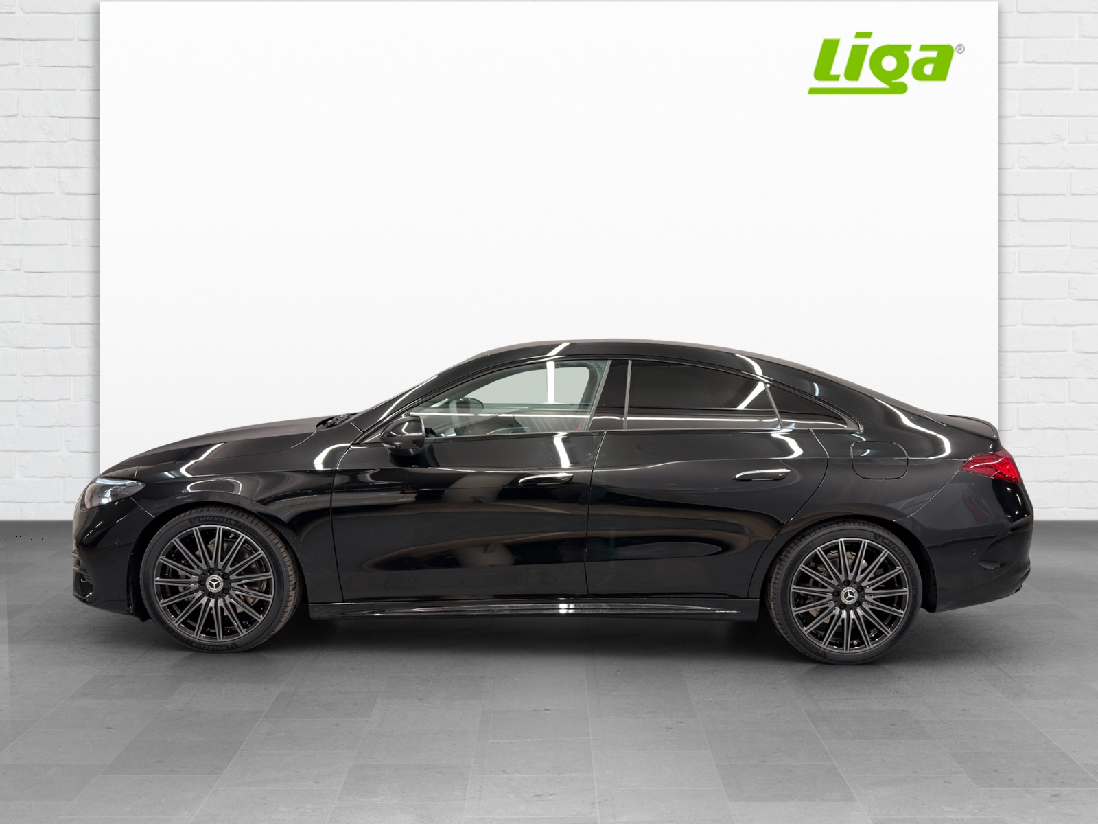 MERCEDES-BENZ CLA 220 AMG Line 4Matic-image-0