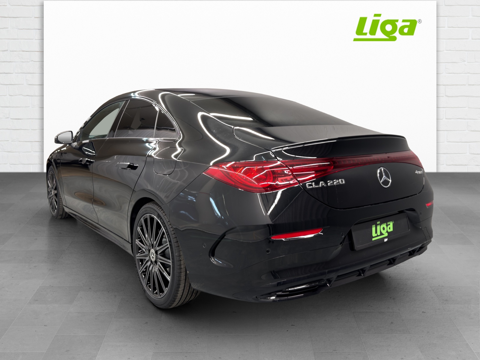 MERCEDES-BENZ CLA 220 AMG Line 4Matic-image-3