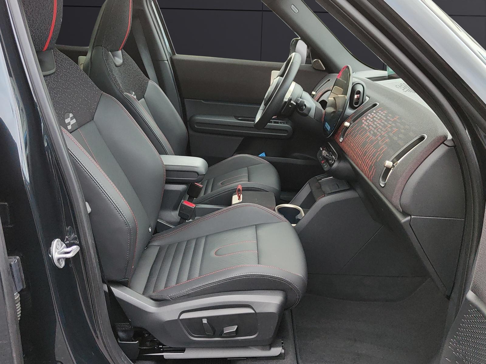 MINI Countryman U25 2.0i John Cooper Works ALL4-image-19
