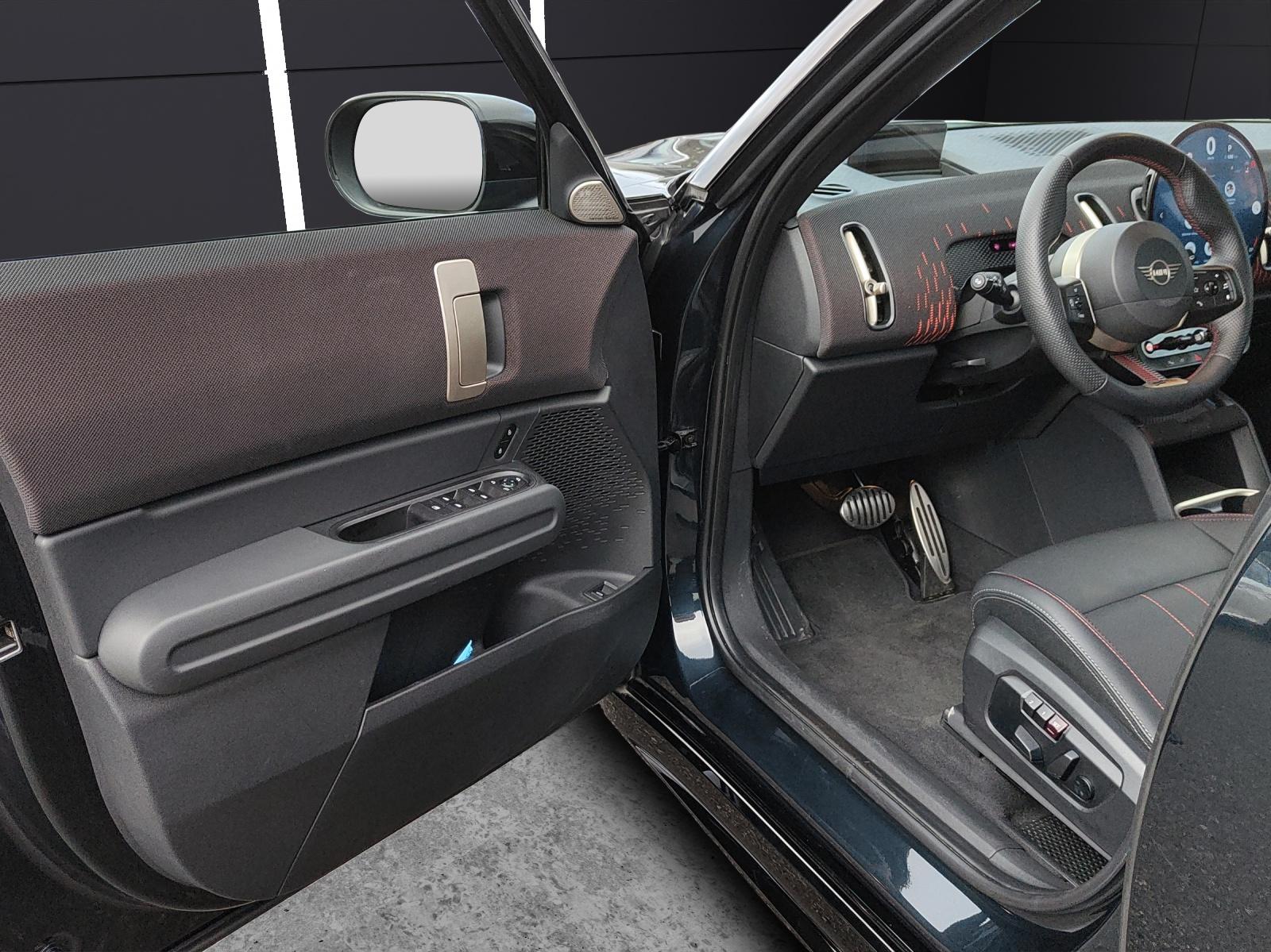 MINI Countryman U25 2.0i John Cooper Works ALL4-image-14