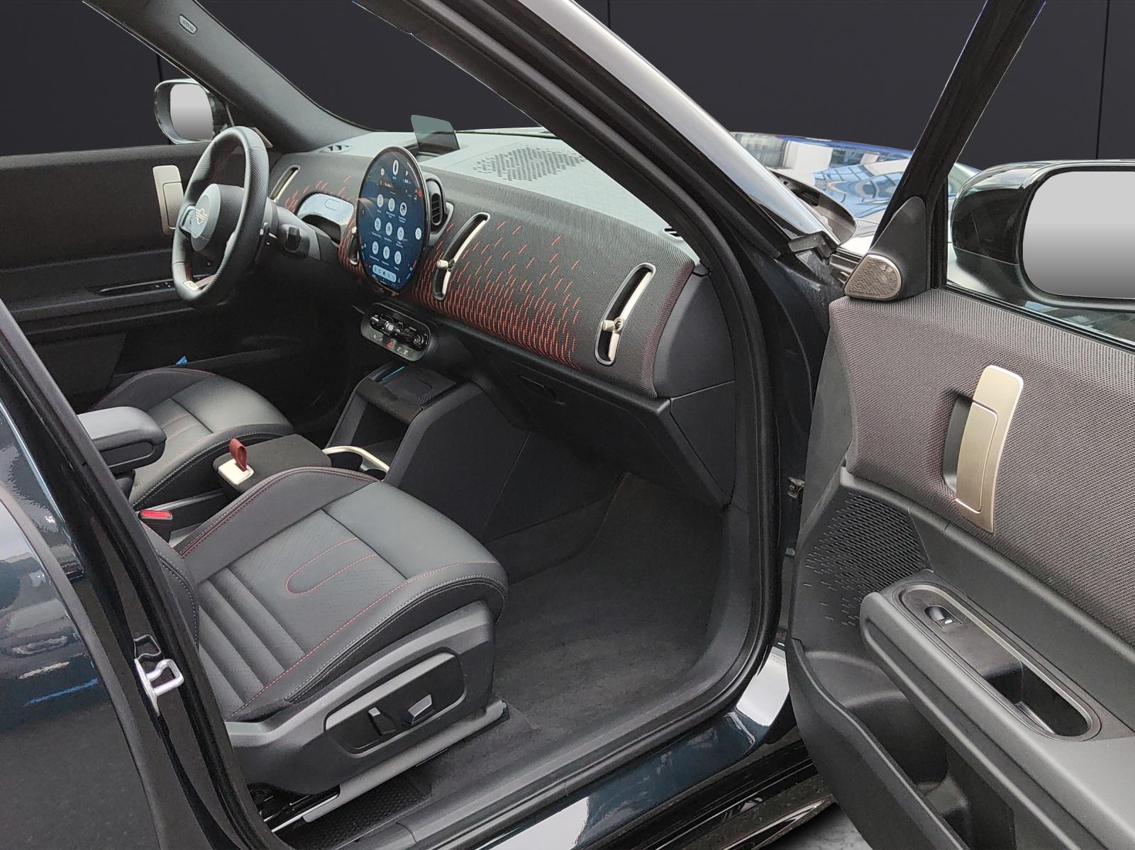 MINI Countryman U25 2.0i John Cooper Works ALL4-image-13