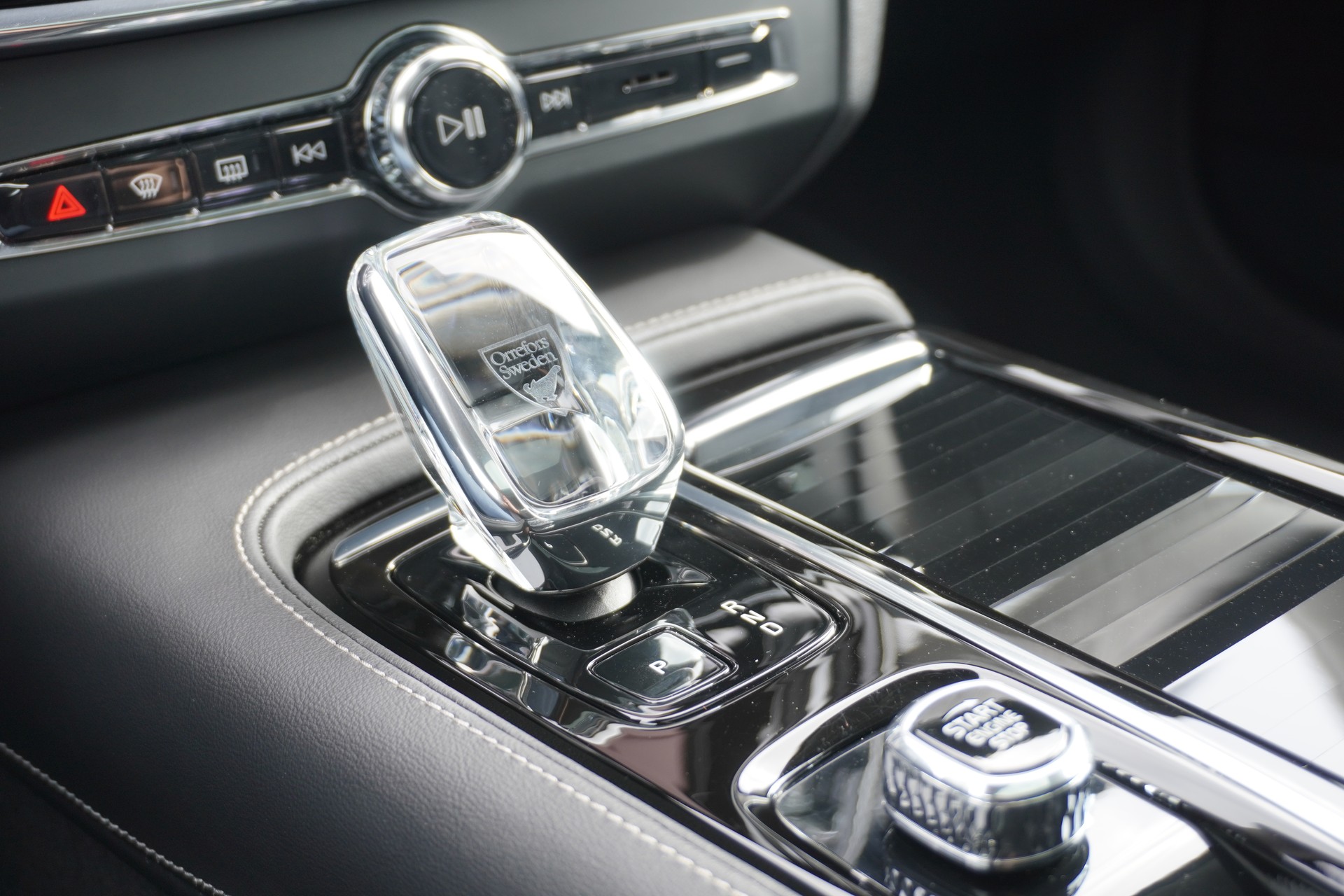 VOLVO S90 T8 eAWD Plug in Hybrid Ultimate Dark Geartronic-image-15