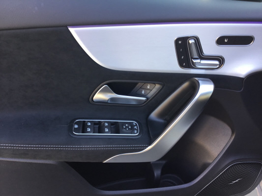 MERCEDES-BENZ A 250 4Matic 8G-DCT-image-9
