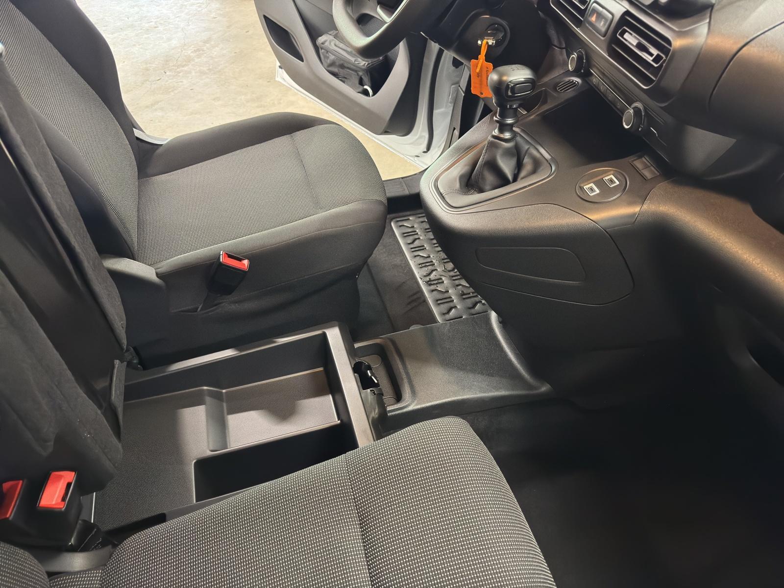 CITROEN Berlingo M 1.5 BlueHDi 100 First S/S-image-11