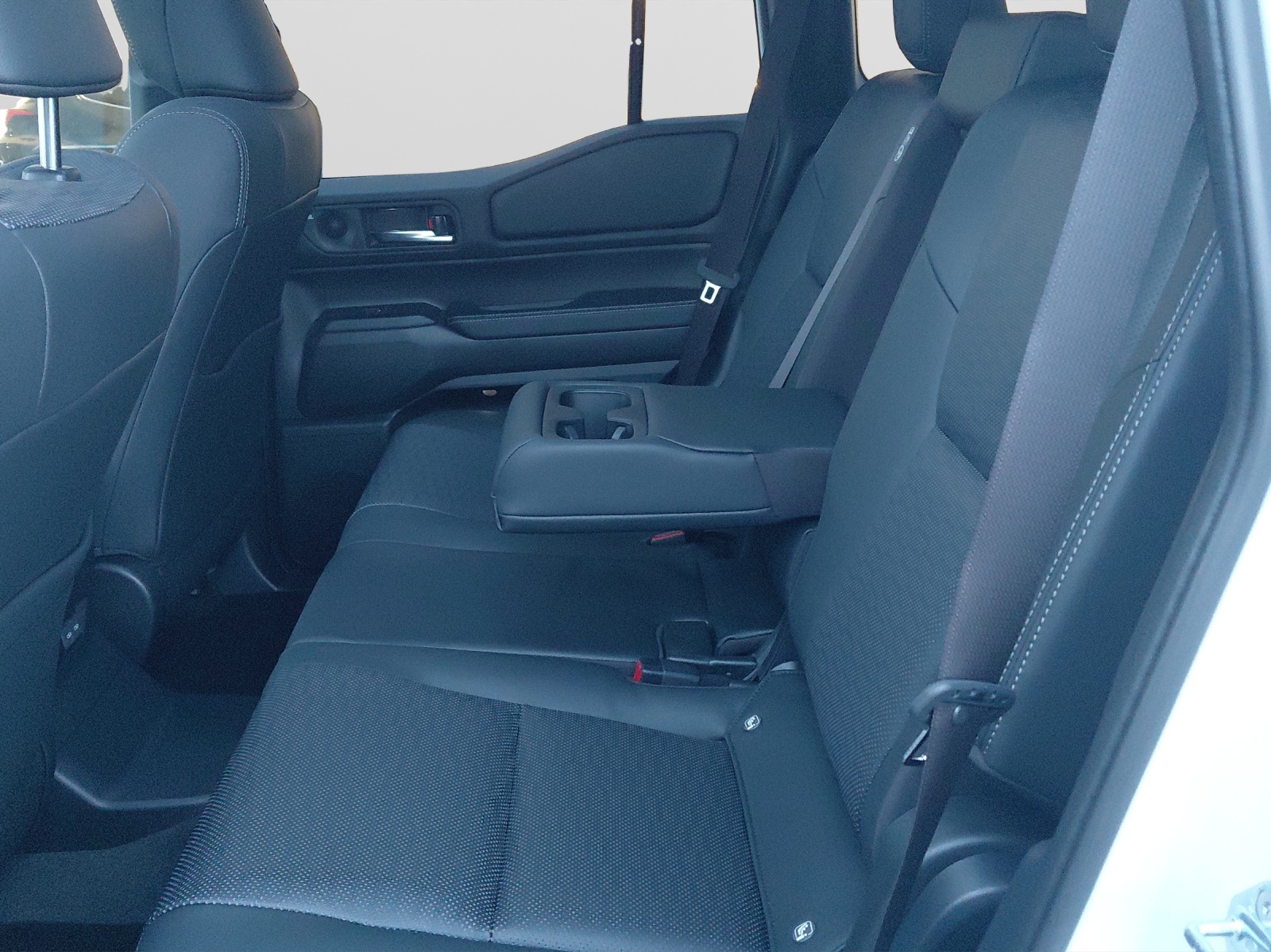 TOYOTA Land Cruiser 2.8 D 48V Invincible-image-12