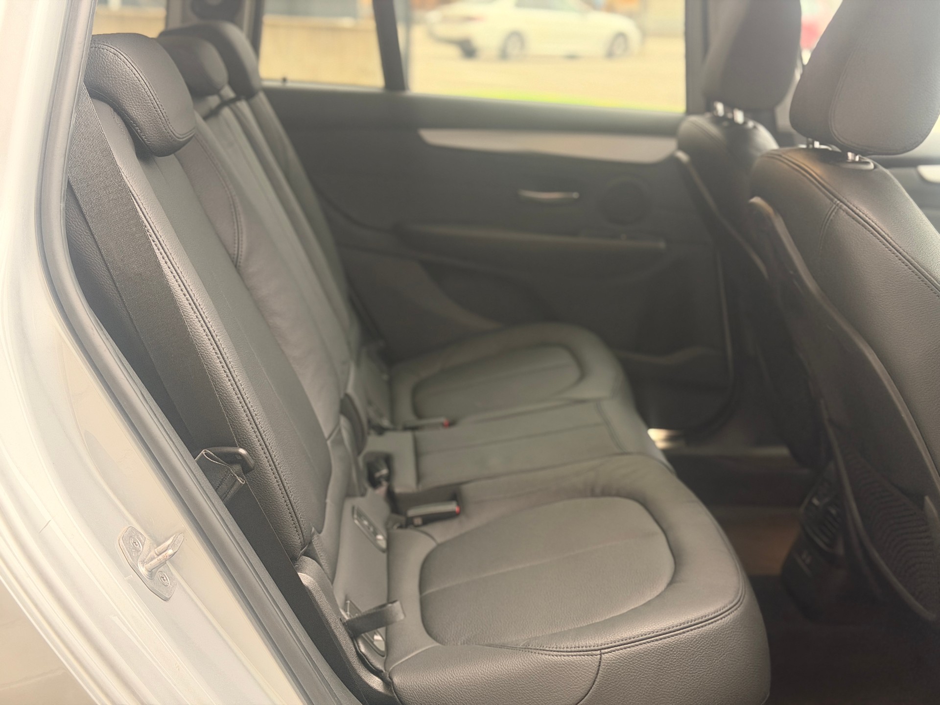BMW 220d xDrive Gran Tourer Steptronic Luxury Line-image-25