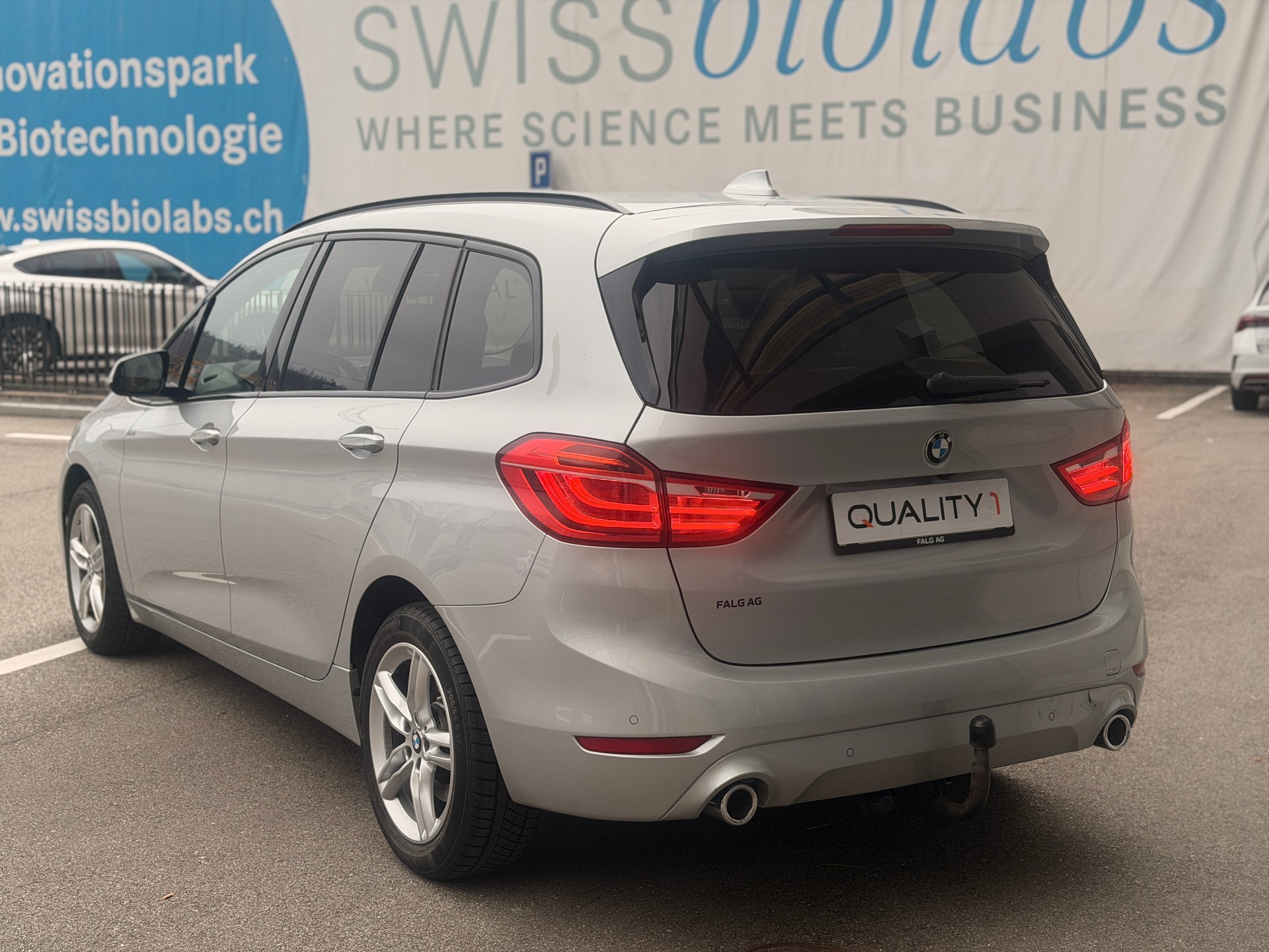 BMW 220d xDrive Gran Tourer Steptronic Luxury Line-image-4