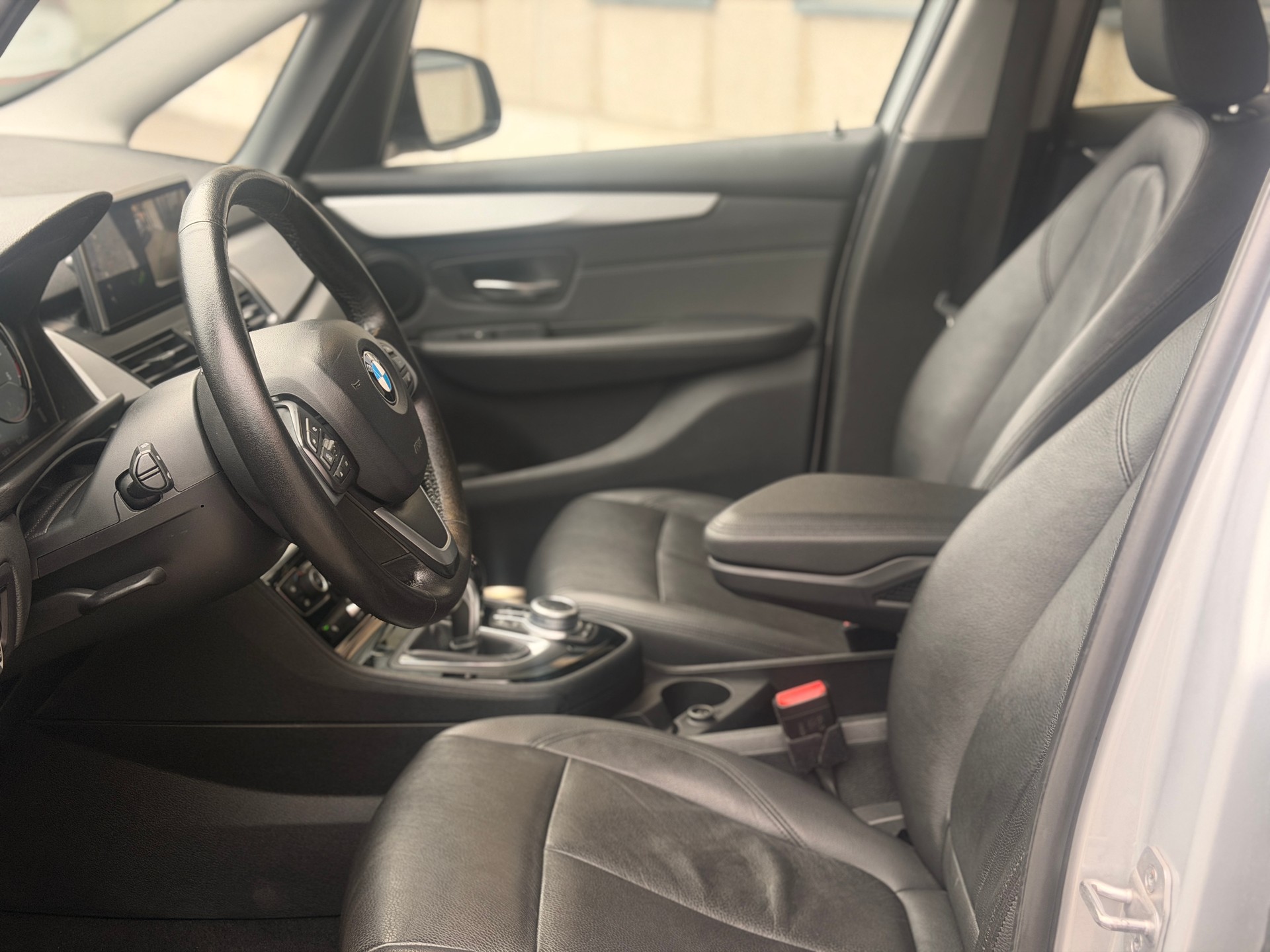 BMW 220d xDrive Gran Tourer Steptronic Luxury Line-image-16