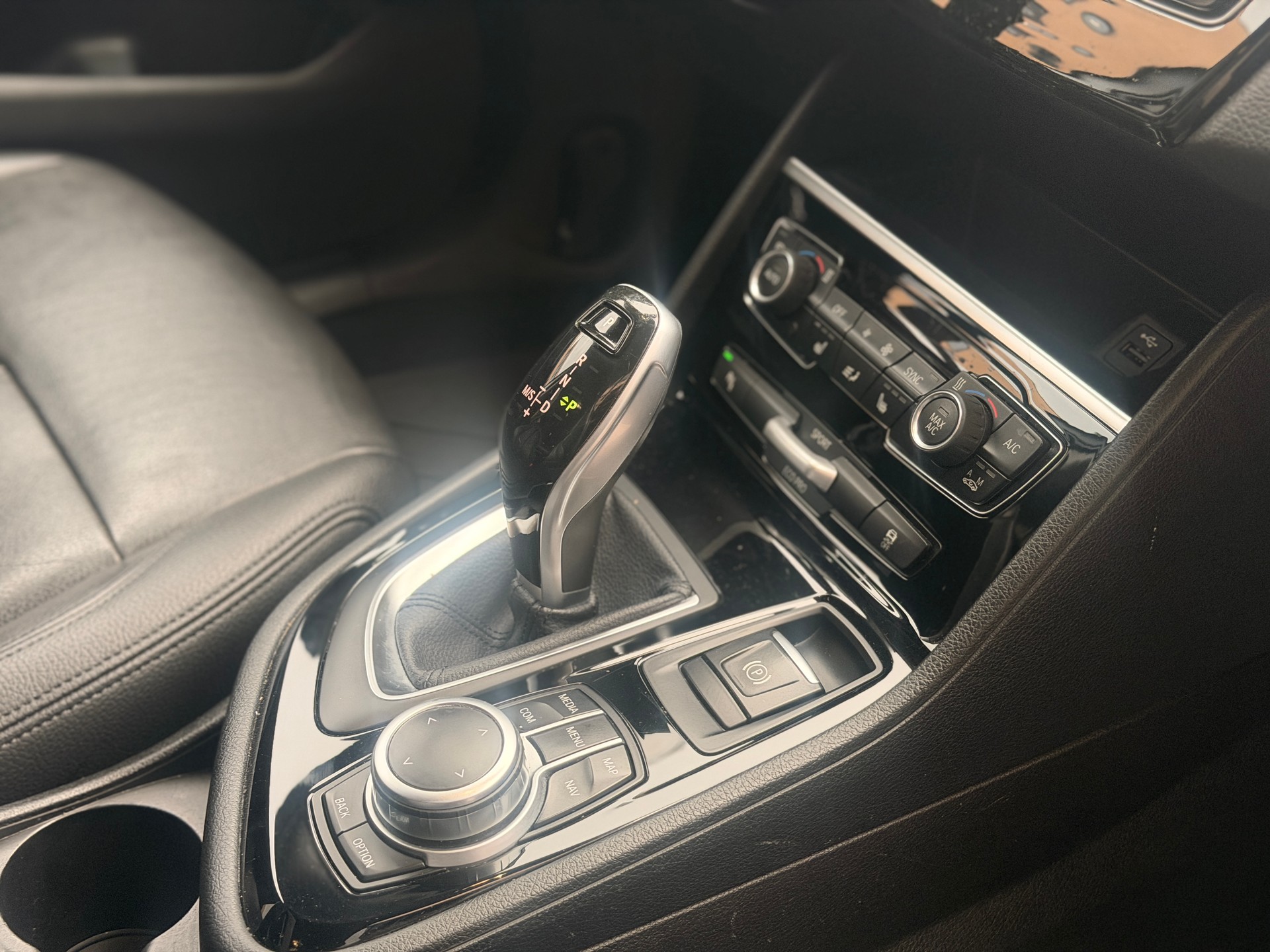 BMW 220d xDrive Gran Tourer Steptronic Luxury Line-image-30