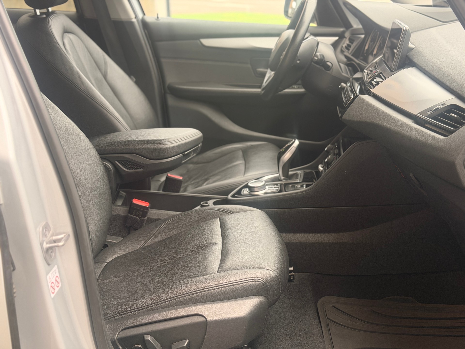 BMW 220d xDrive Gran Tourer Steptronic Luxury Line-image-28
