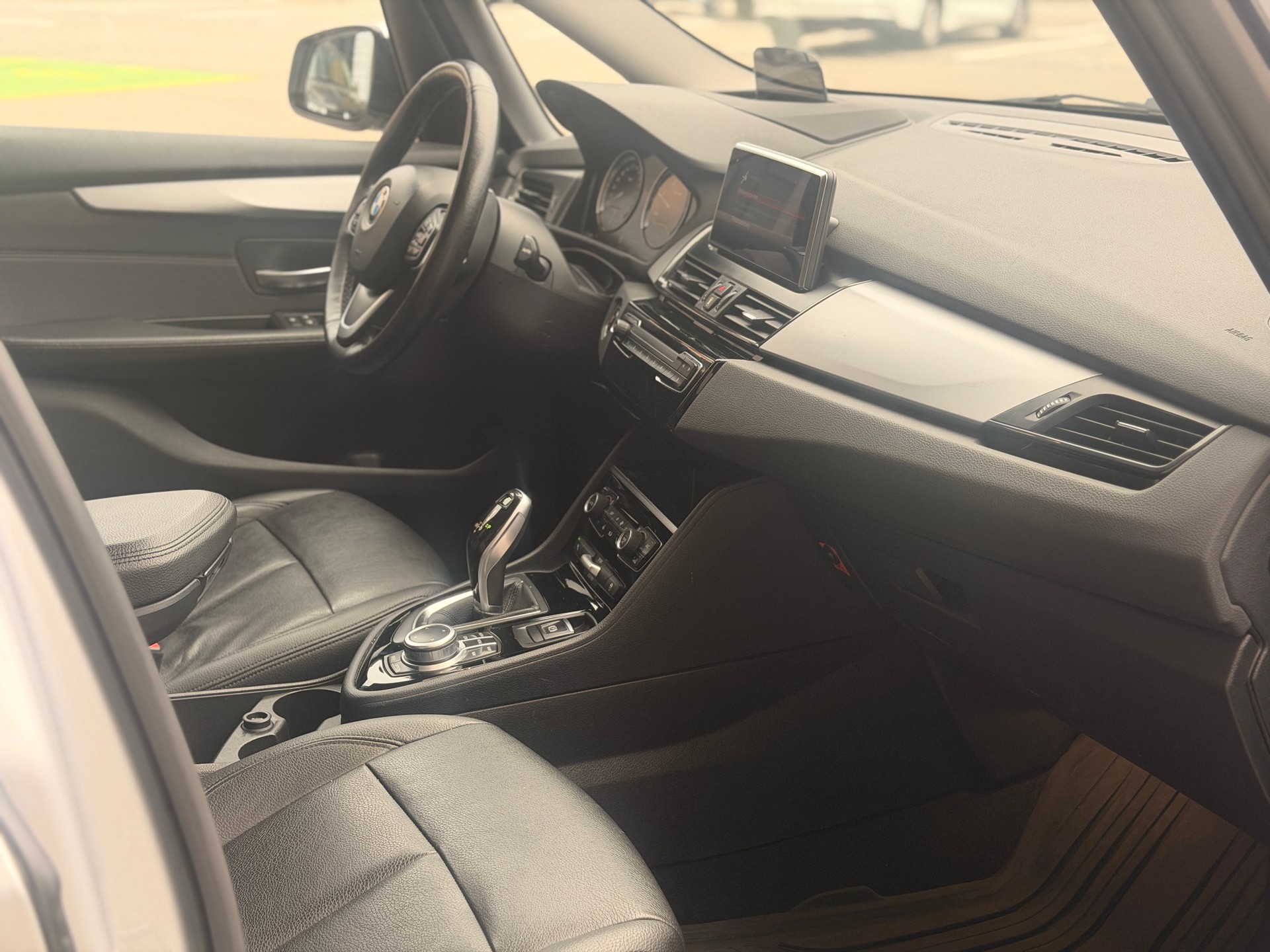 BMW 220d xDrive Gran Tourer Steptronic Luxury Line-image-23