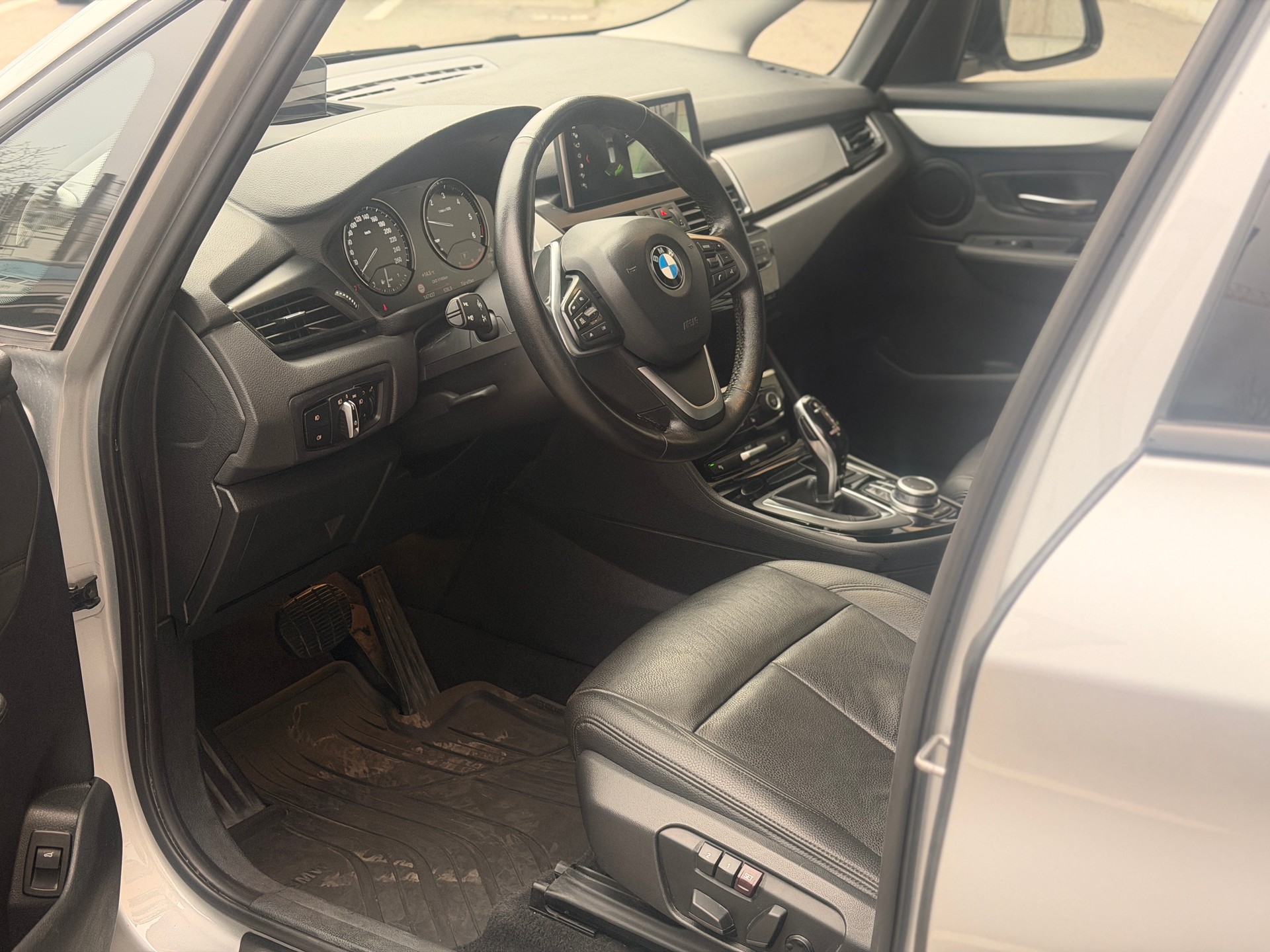 BMW 220d xDrive Gran Tourer Steptronic Luxury Line-image-11