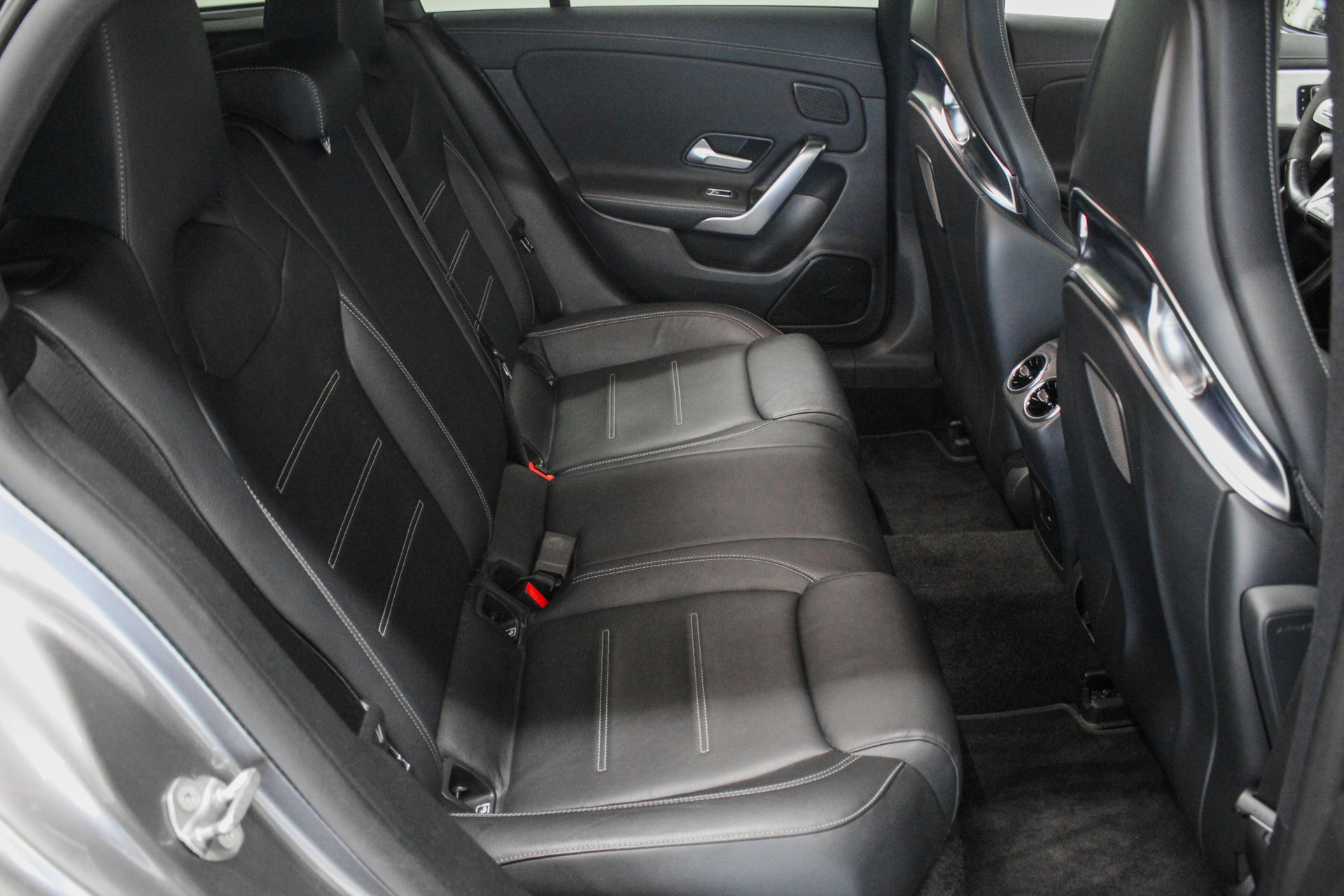 MERCEDES-BENZ CLA Shooting Brake 35 AMG 4Matic 7G-DCT-image-19