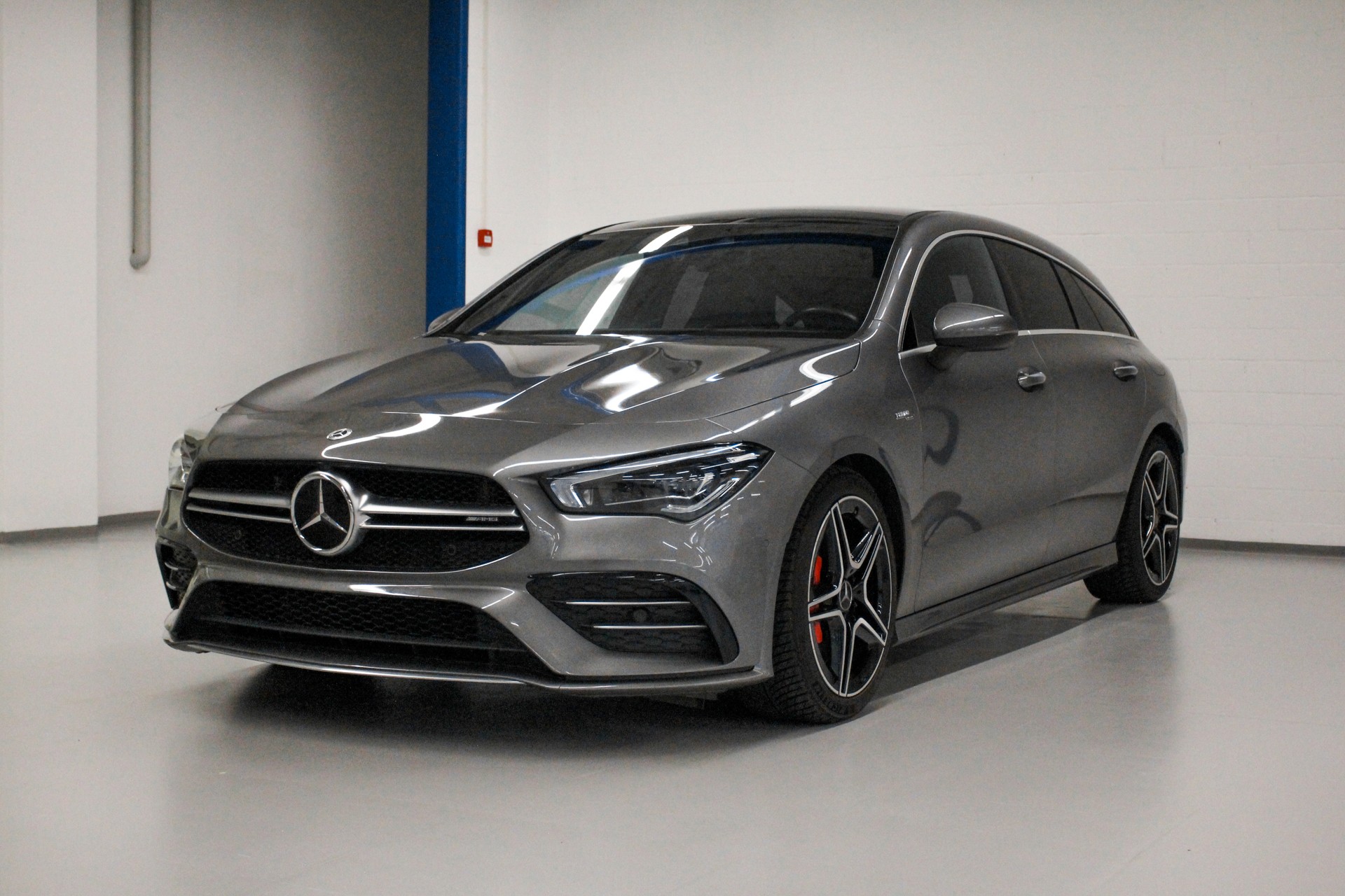 MERCEDES-BENZ CLA Shooting Brake 35 AMG 4Matic 7G-DCT-showroom-element-1