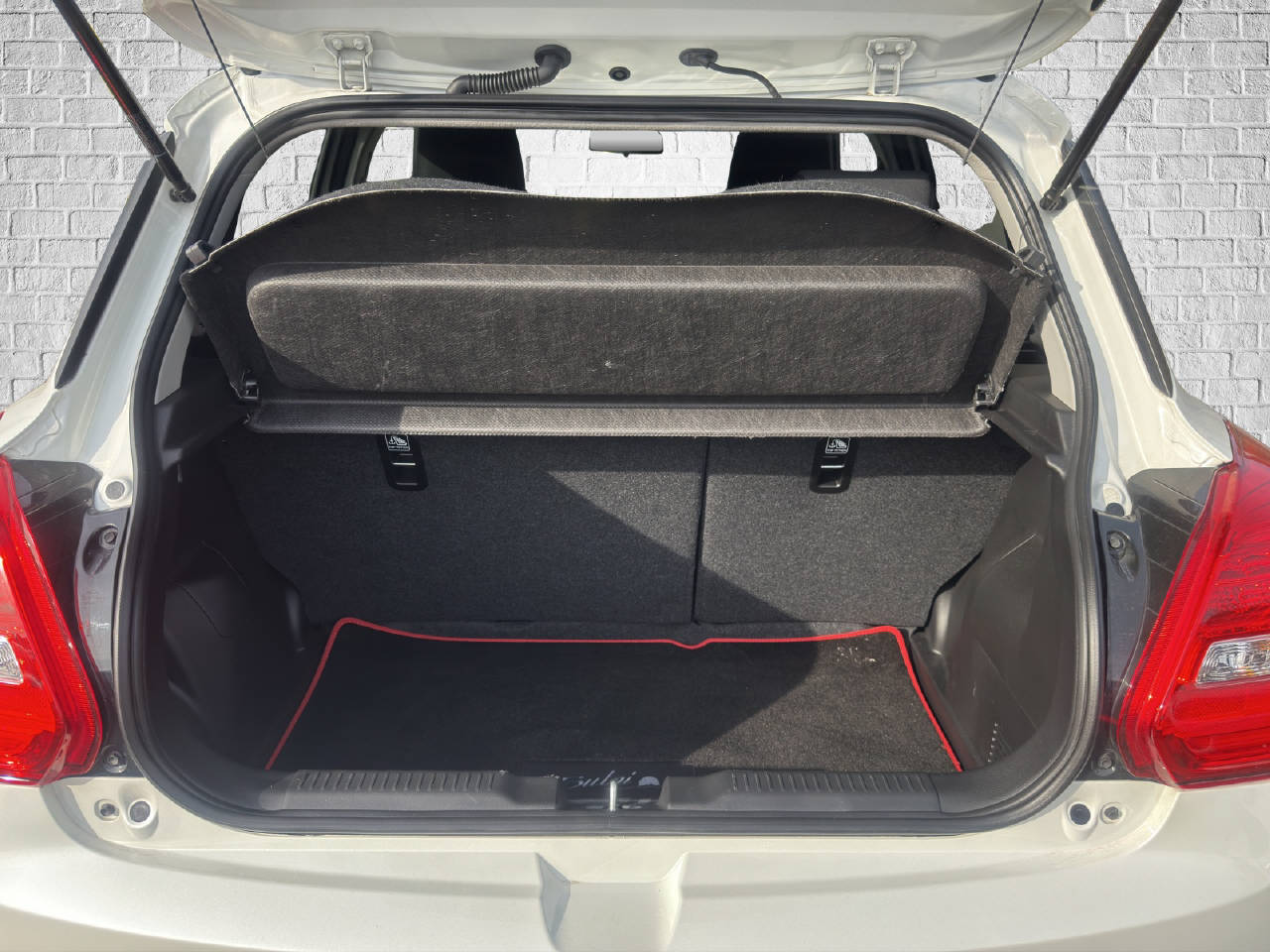 SUZUKI Swift 1.2 Piz Sulai Hybrid 4x4-image-10