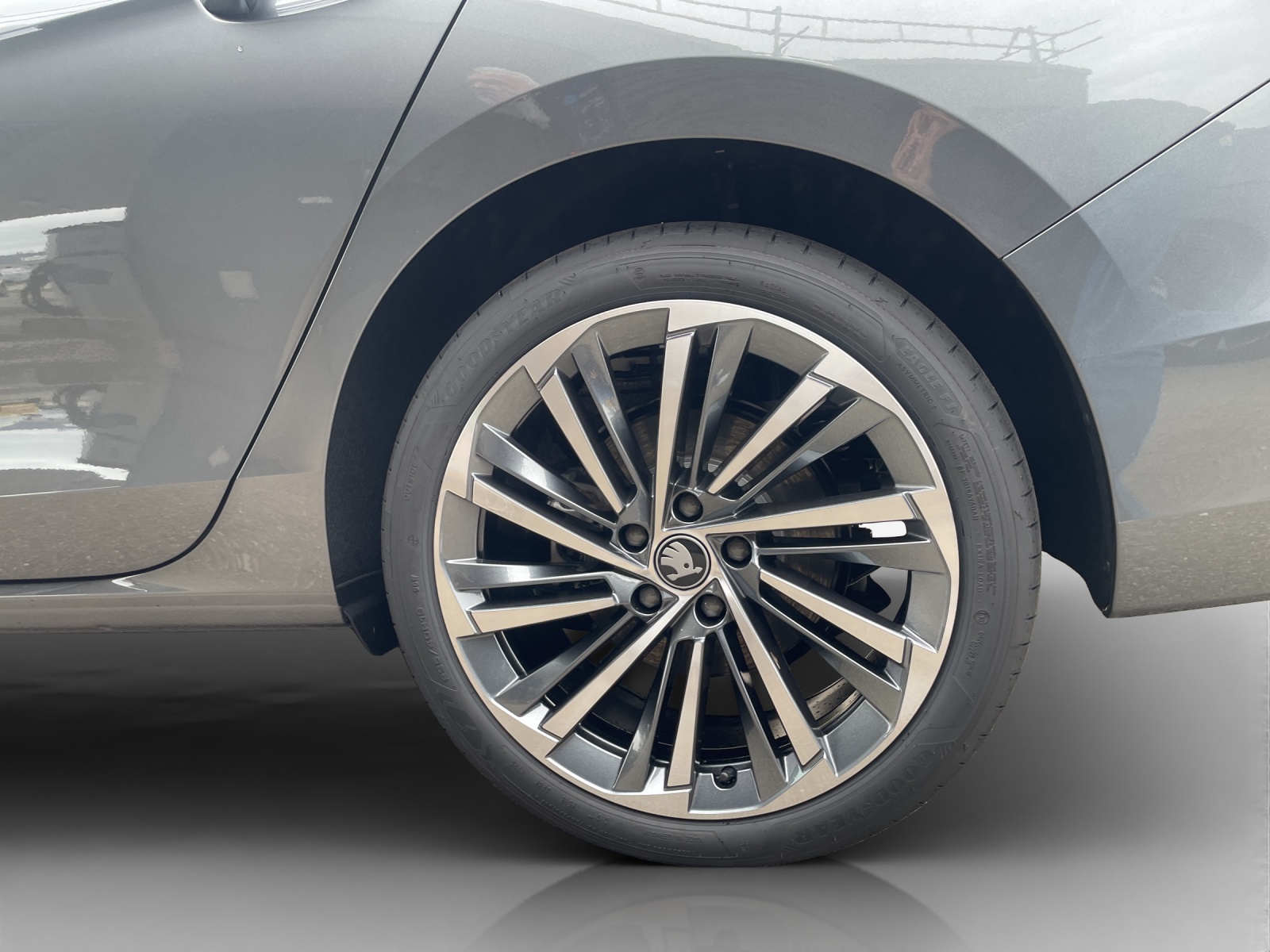 SKODA Superb Combi 1.5 TSI PHEV L&K DSG-image-13