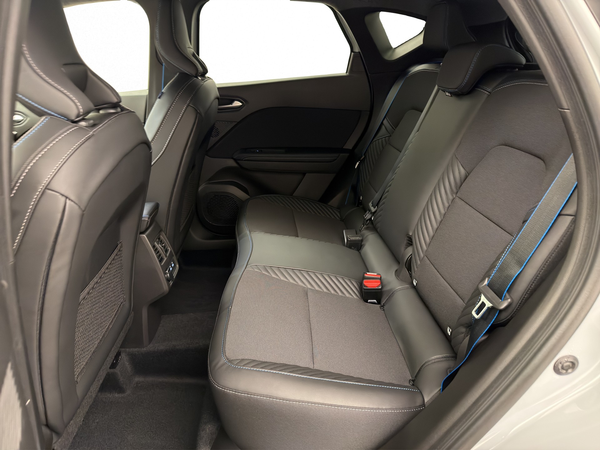 RENAULT Captur 1.8 E-Tech esprit Alpine-image-3