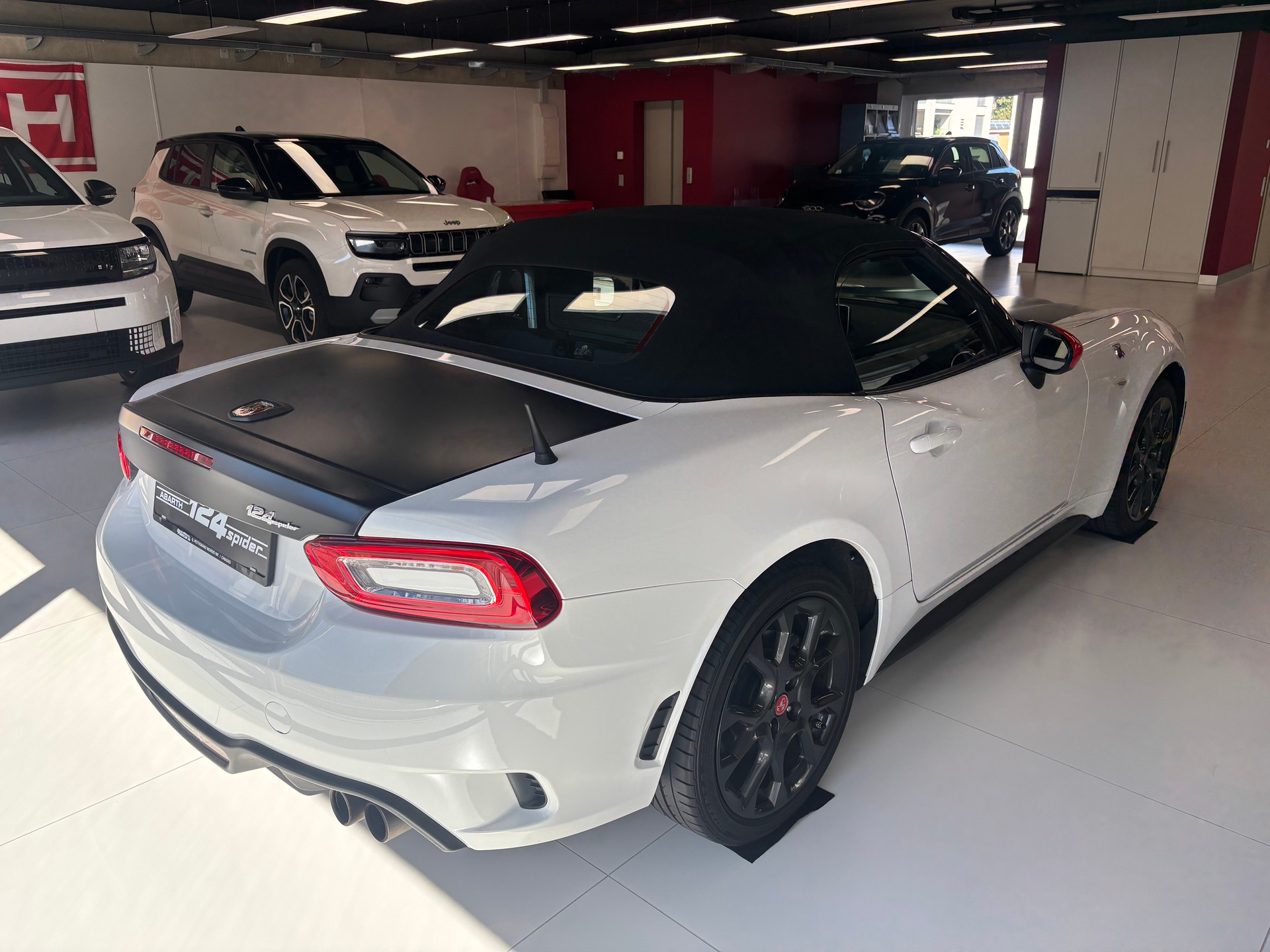 FIAT 124 Spider 1.4 TB Abarth-image-2