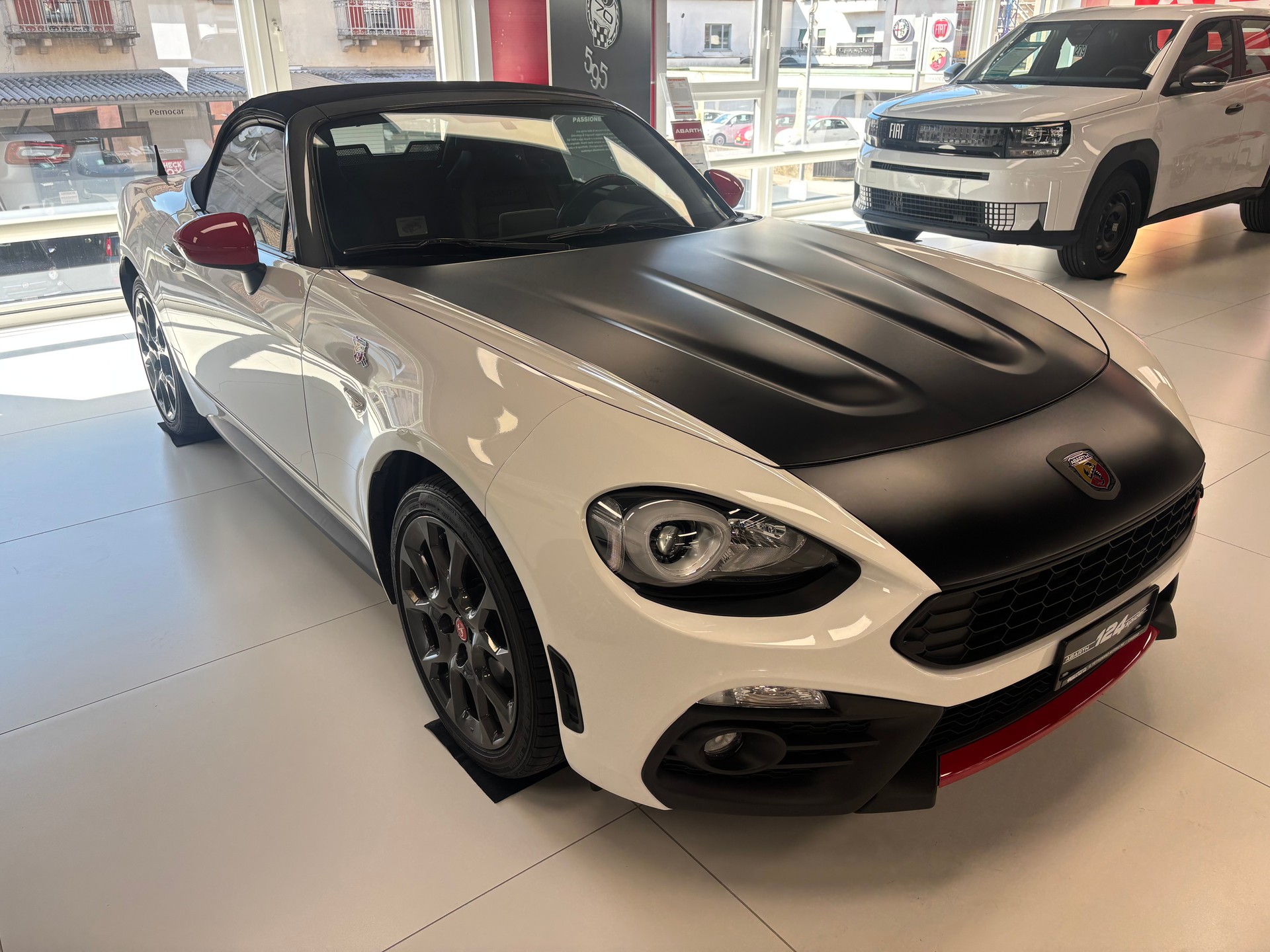 FIAT 124 Spider 1.4 TB Abarth-image-1