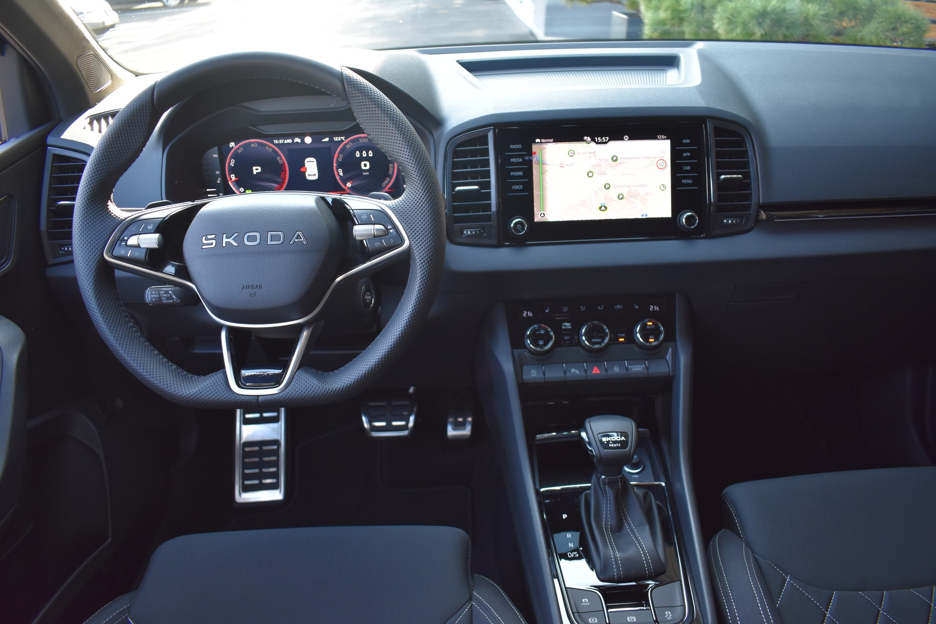 SKODA Karoq 2.0 TSI SportLine 4x4 DSG-image-8