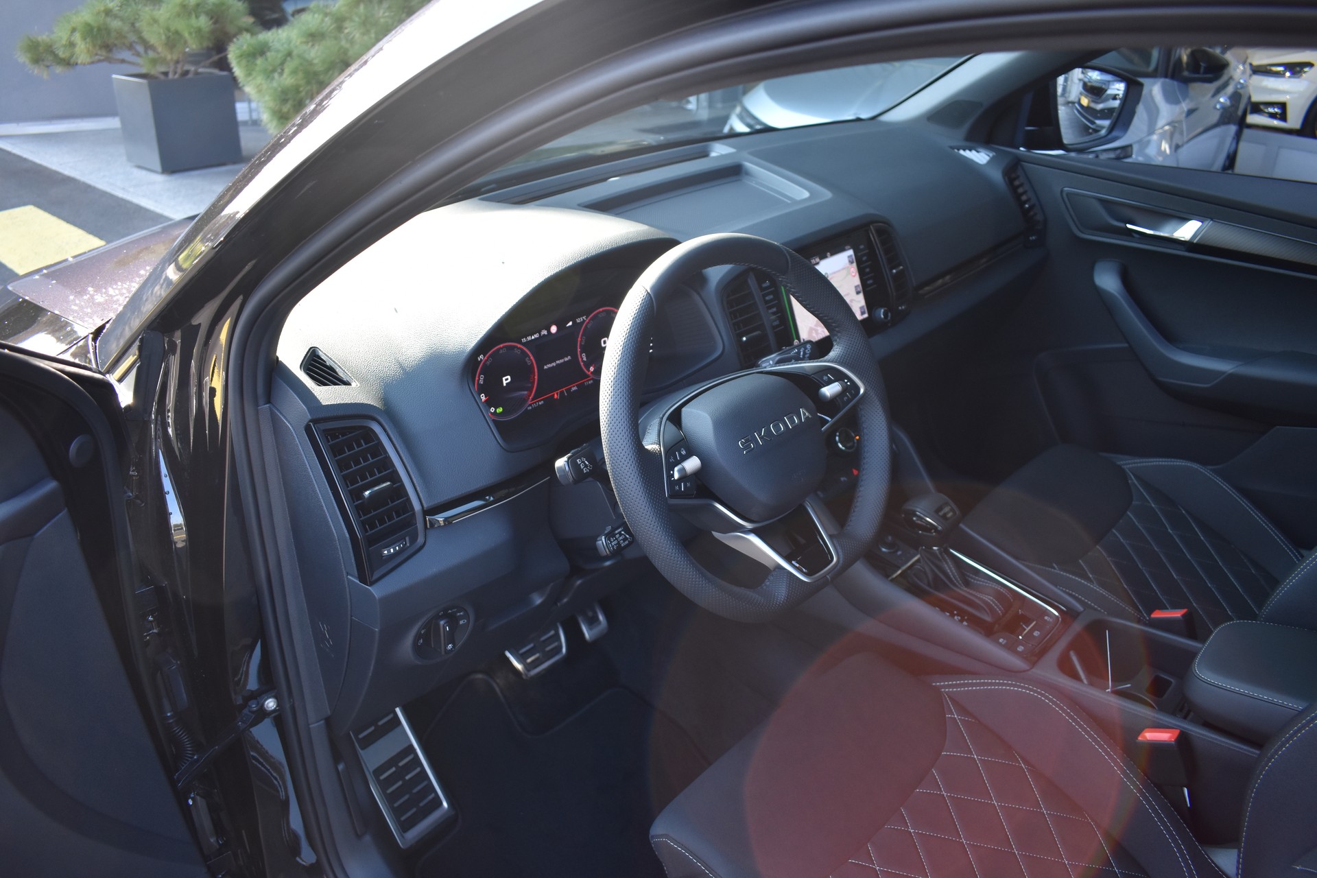 SKODA Karoq 2.0 TSI SportLine 4x4 DSG-image-5
