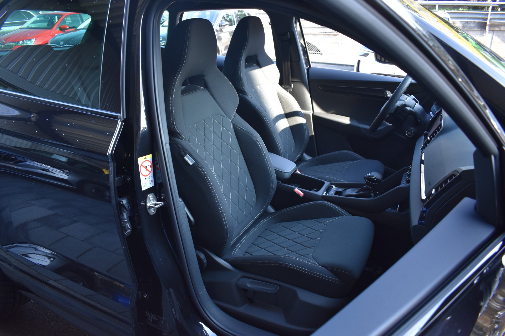 SKODA Karoq 2.0 TSI SportLine 4x4 DSG-image-9