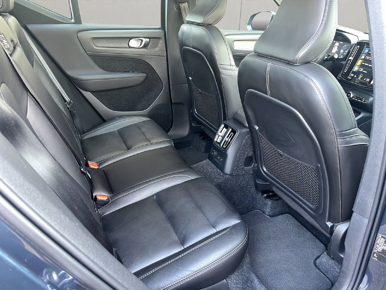 VOLVO XC40 1.5 T5 PiH Inscription-image-13