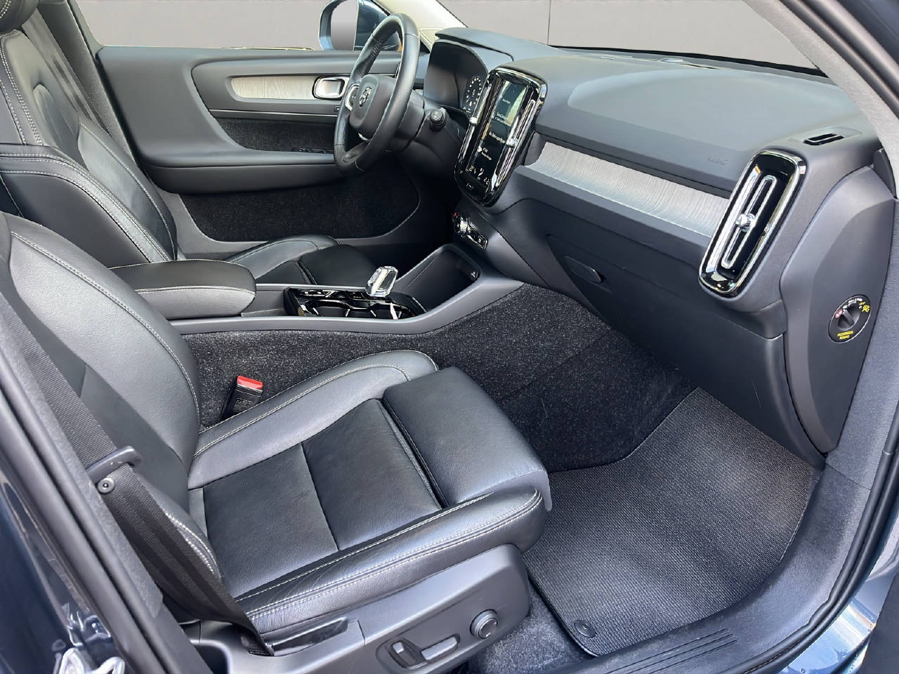 VOLVO XC40 1.5 T5 PiH Inscription-image-11