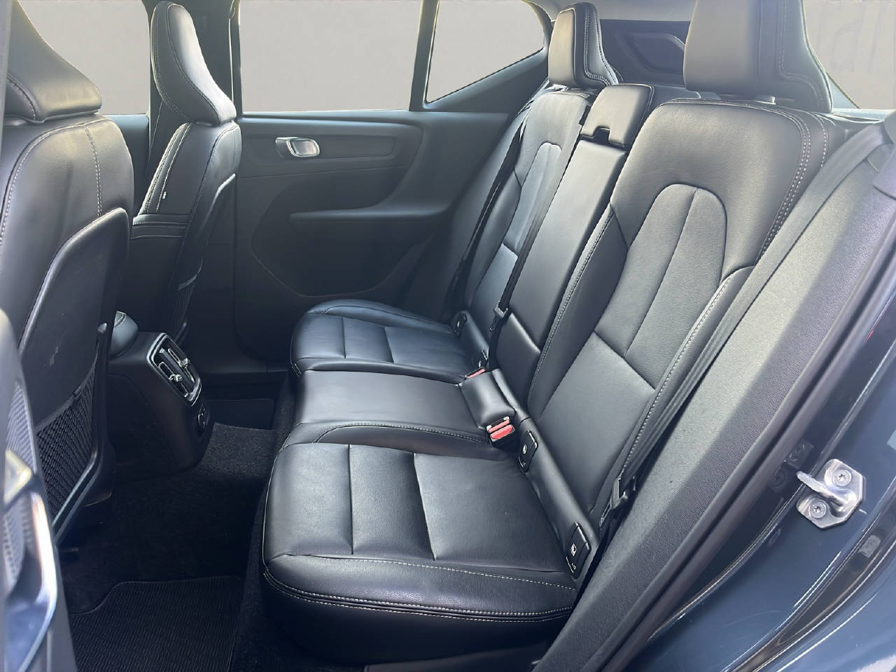 VOLVO XC40 1.5 T5 PiH Inscription-image-12
