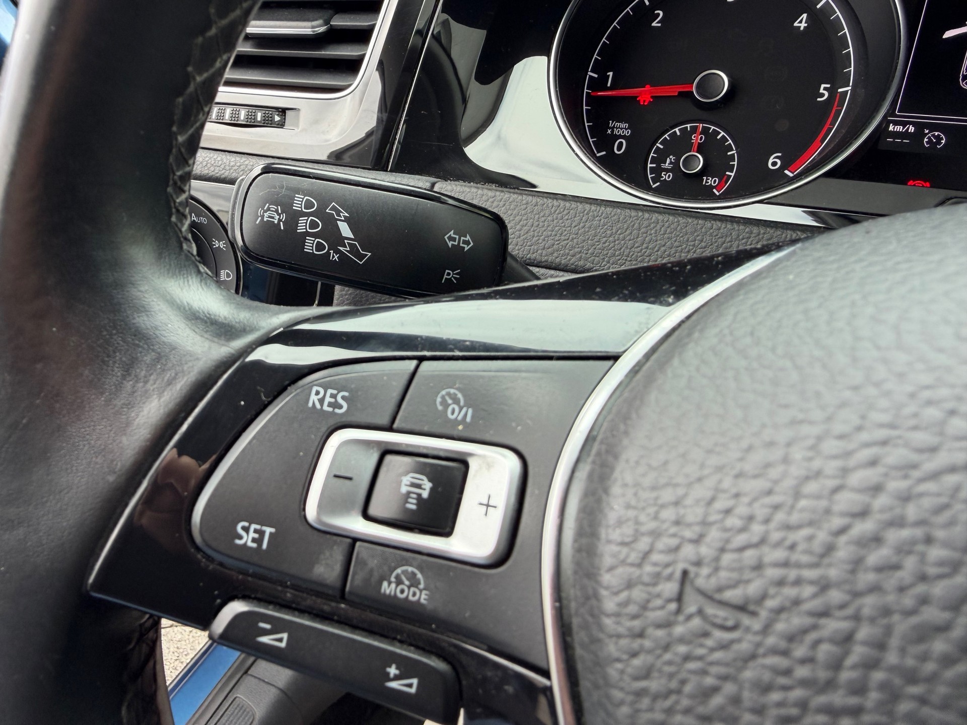 VW Golf 2.0 TDI Comfortline 4Motion-image-10
