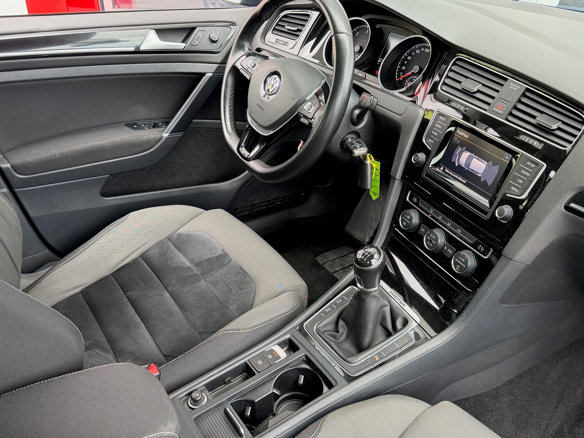 VW Golf 2.0 TDI Comfortline 4Motion-image-11
