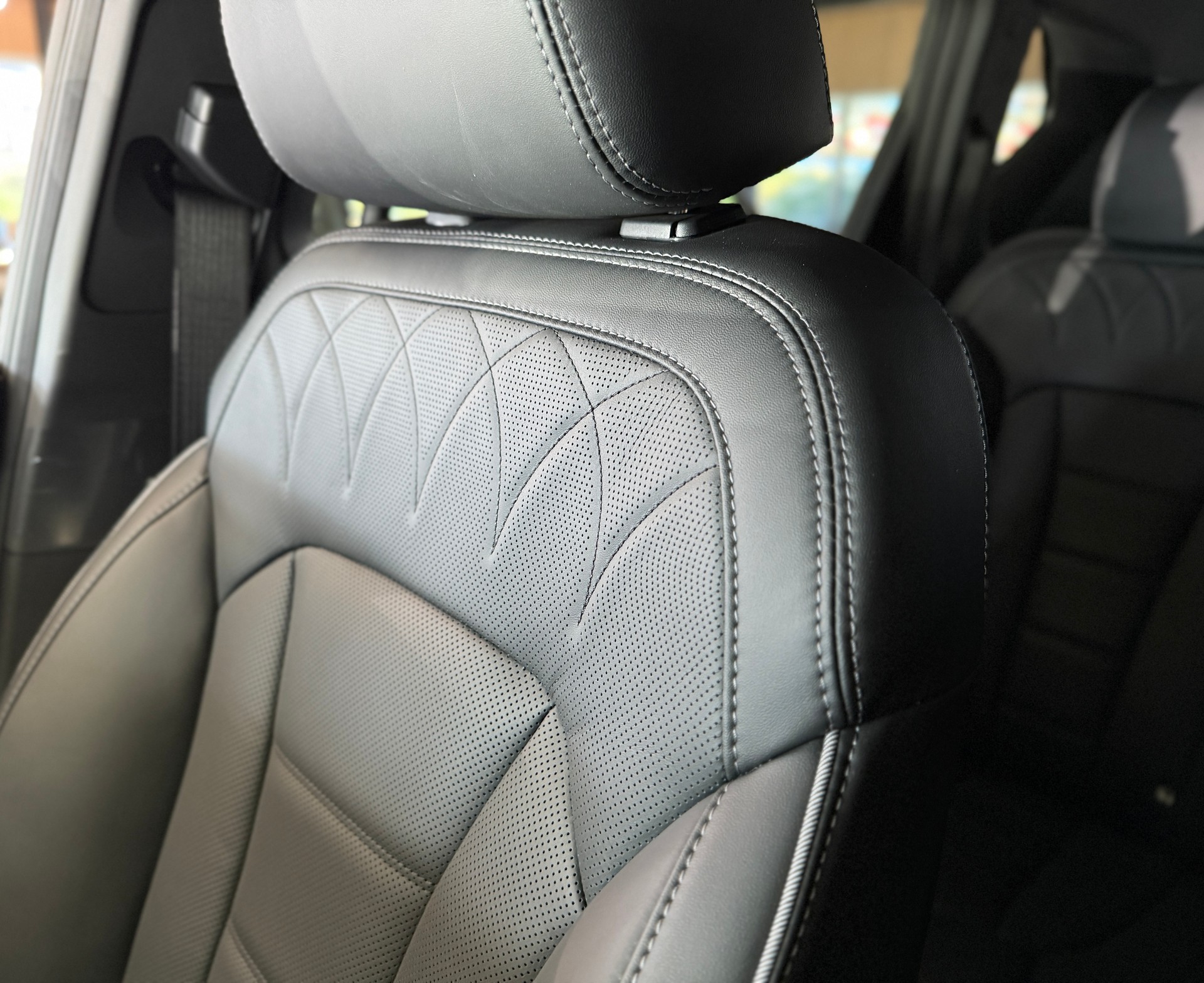 KGM-SsangYong Rexton 2.2 CRDi 7 Pl. Blackline 4WD AT-image-24