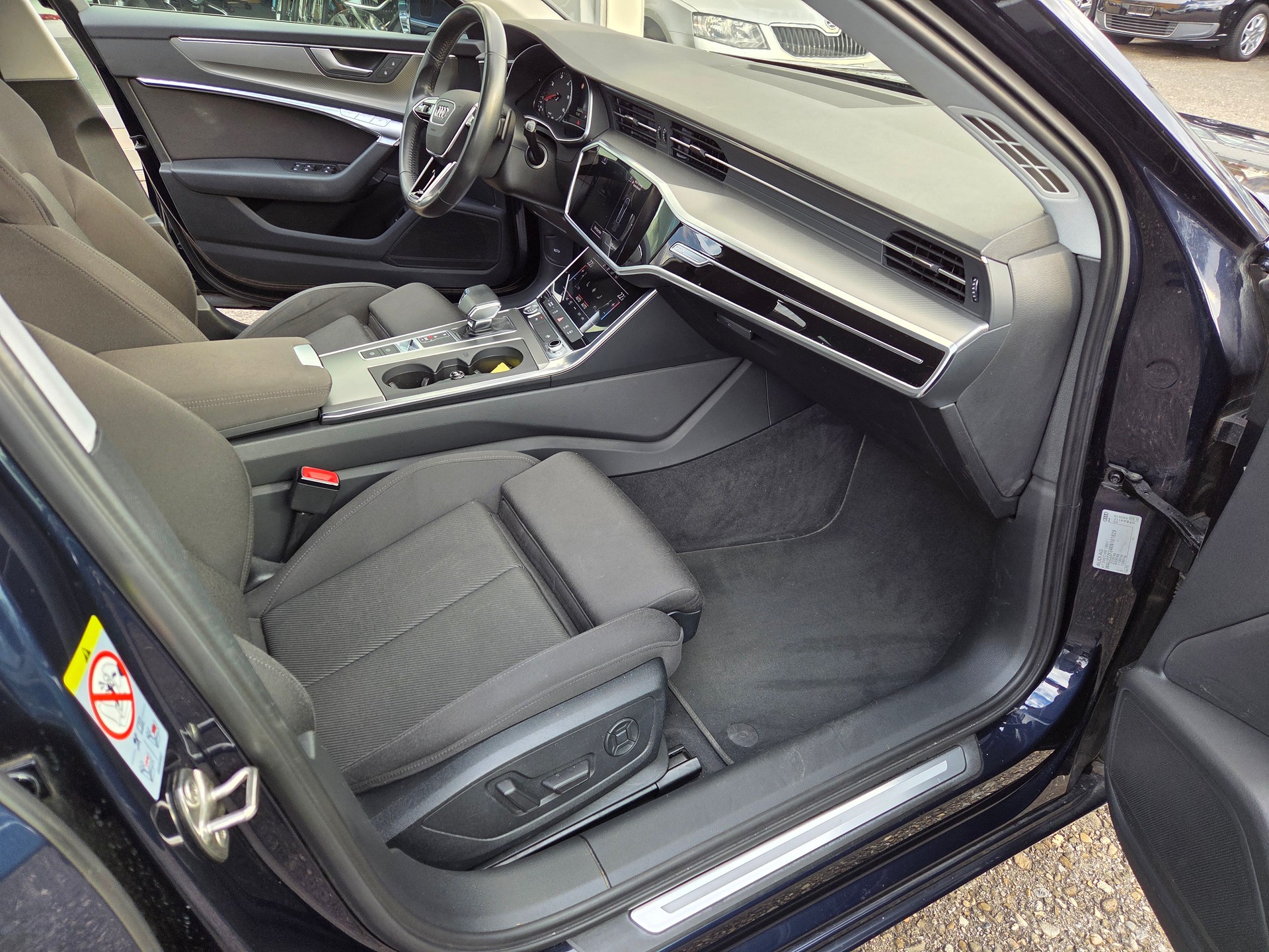 AUDI A6 Avant 40 TDI Sport S-tronic-image-11