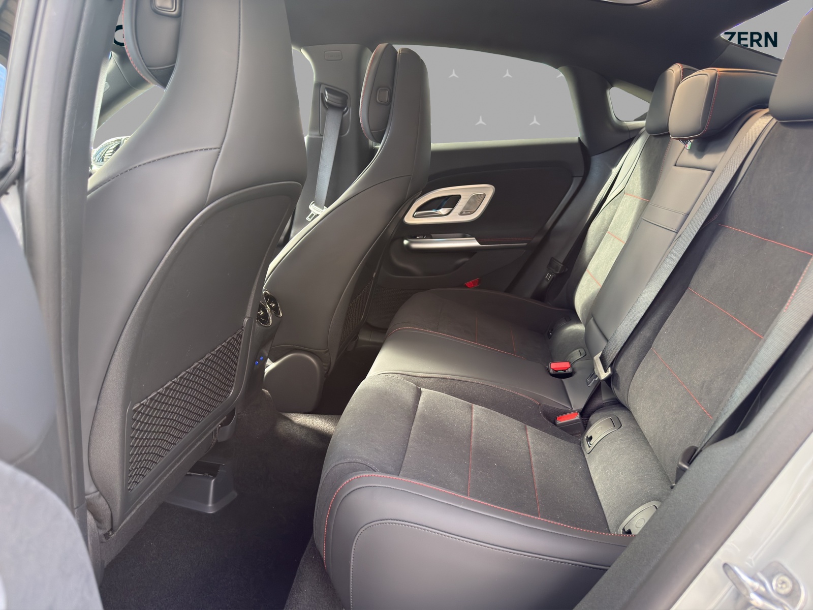 MERCEDES-BENZ CLA 220 8G-DCT 4Matic-image-13