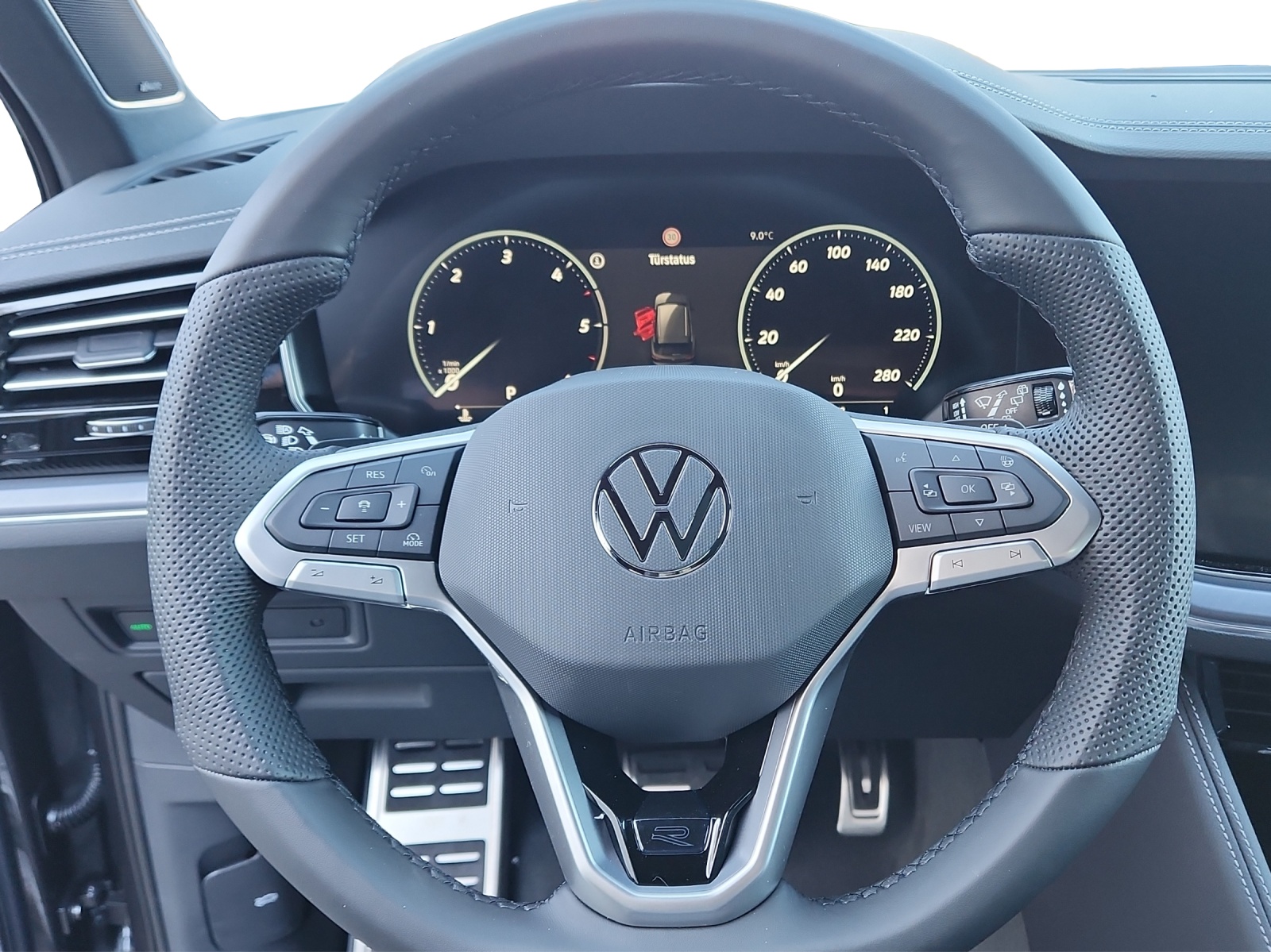 VW Touareg 3.0 TDI R-Line Final Edition Tiptronic-image-9
