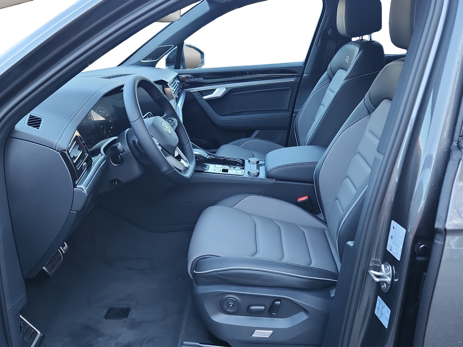 VW Touareg 3.0 TDI R-Line Final Edition Tiptronic-image-8