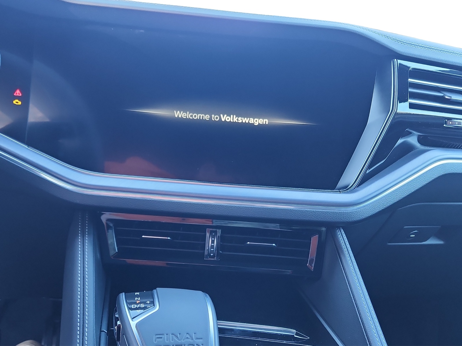 VW Touareg 3.0 TDI R-Line Final Edition Tiptronic-image-11