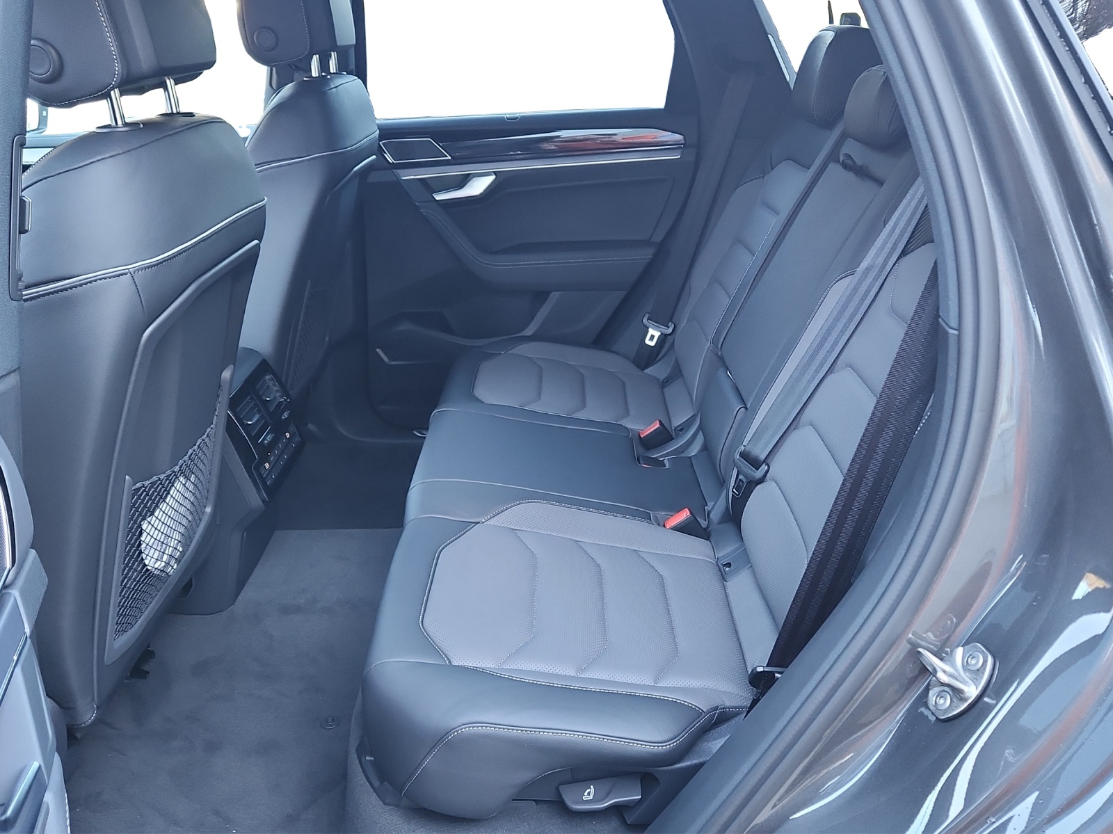 VW Touareg 3.0 TDI R-Line Final Edition Tiptronic-image-13