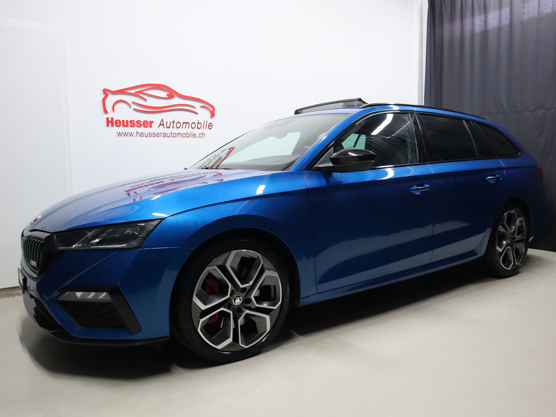 SKODA Octavia Combi 2.0 TSI DSG RS- Panorama - Leder/Alcantara - Sportsitze - Canton - AHK - Kamera - 245 PS-showroom-element-1