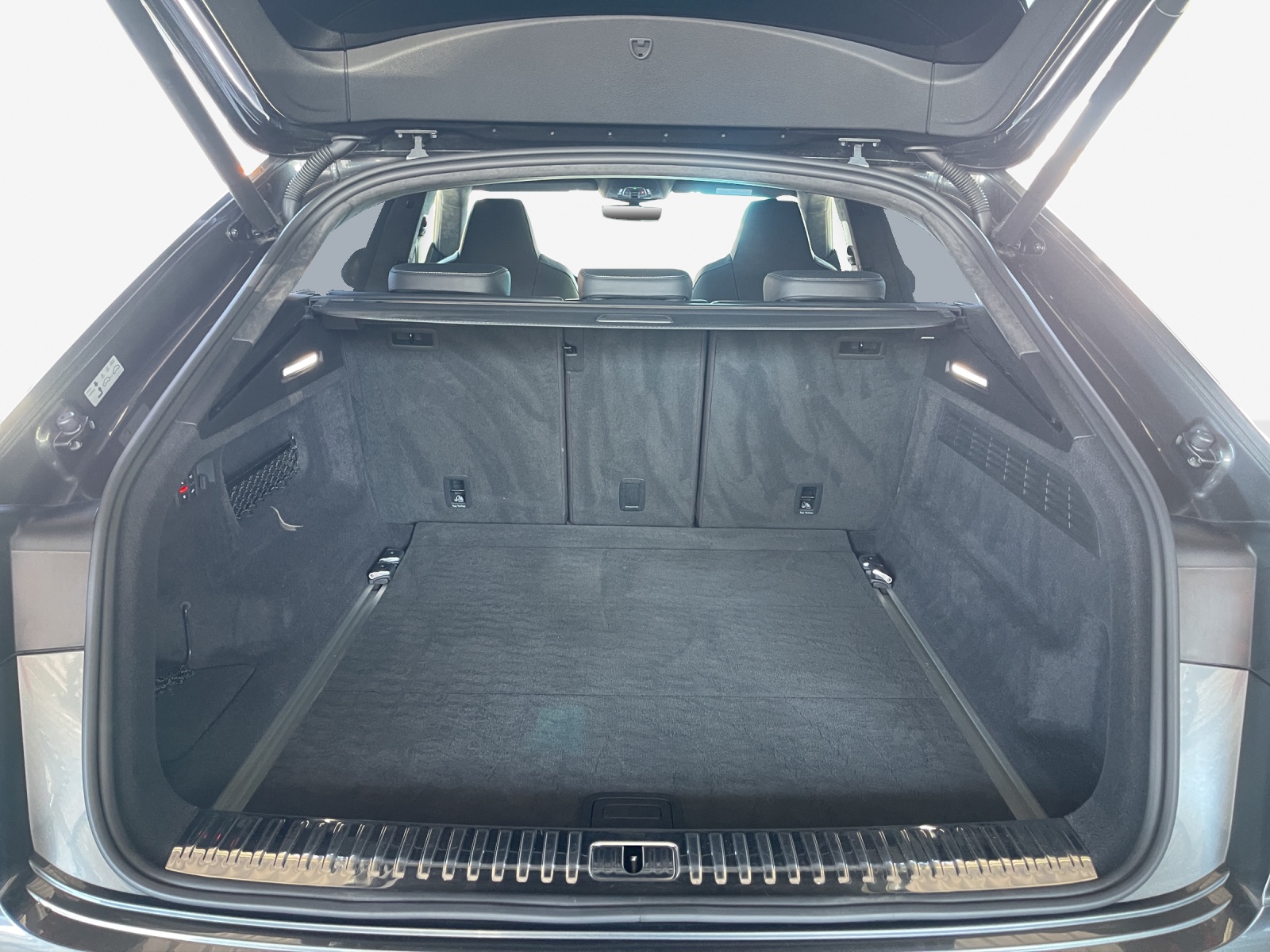 AUDI RSQ8 quattro tiptronic-image-12