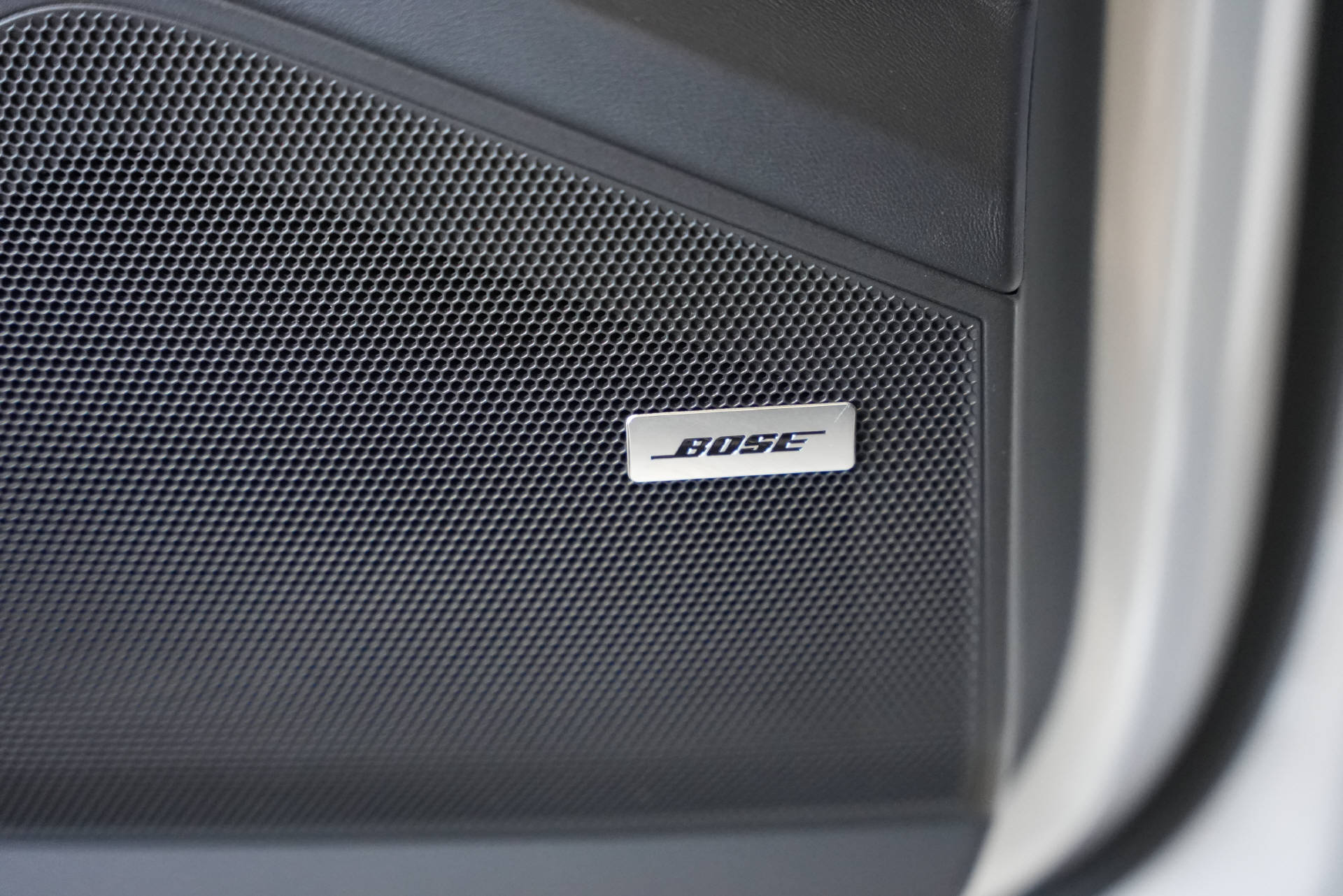 PORSCHE Cayenne S E-Hybrid Black Edition-image-15