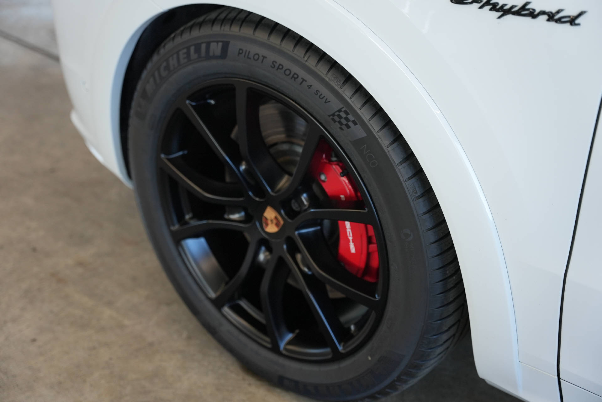 PORSCHE Cayenne S E-Hybrid Black Edition-image-5